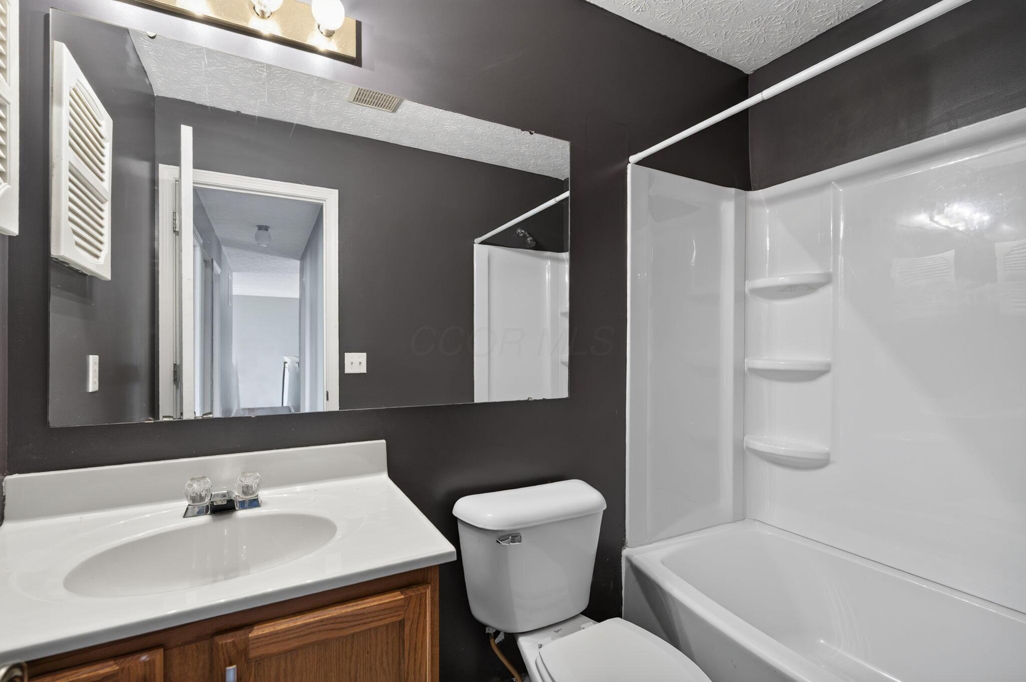 156 Knights Bridge Drive E Property Photo 26