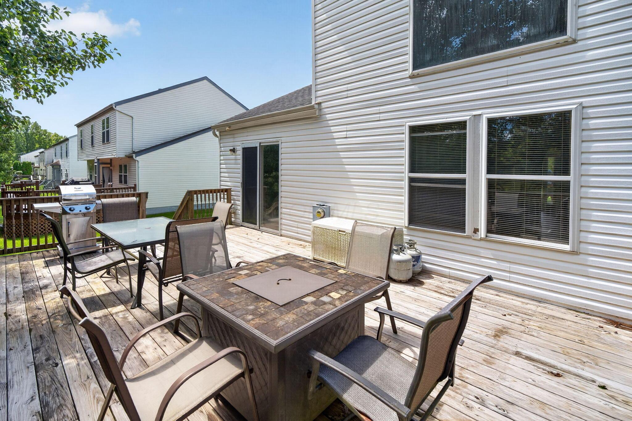 156 Knights Bridge Drive E Property Photo 31