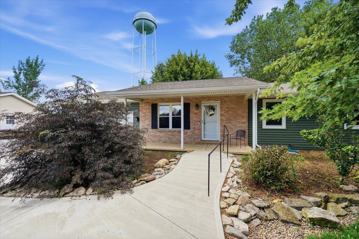 49 Lloyd Drive