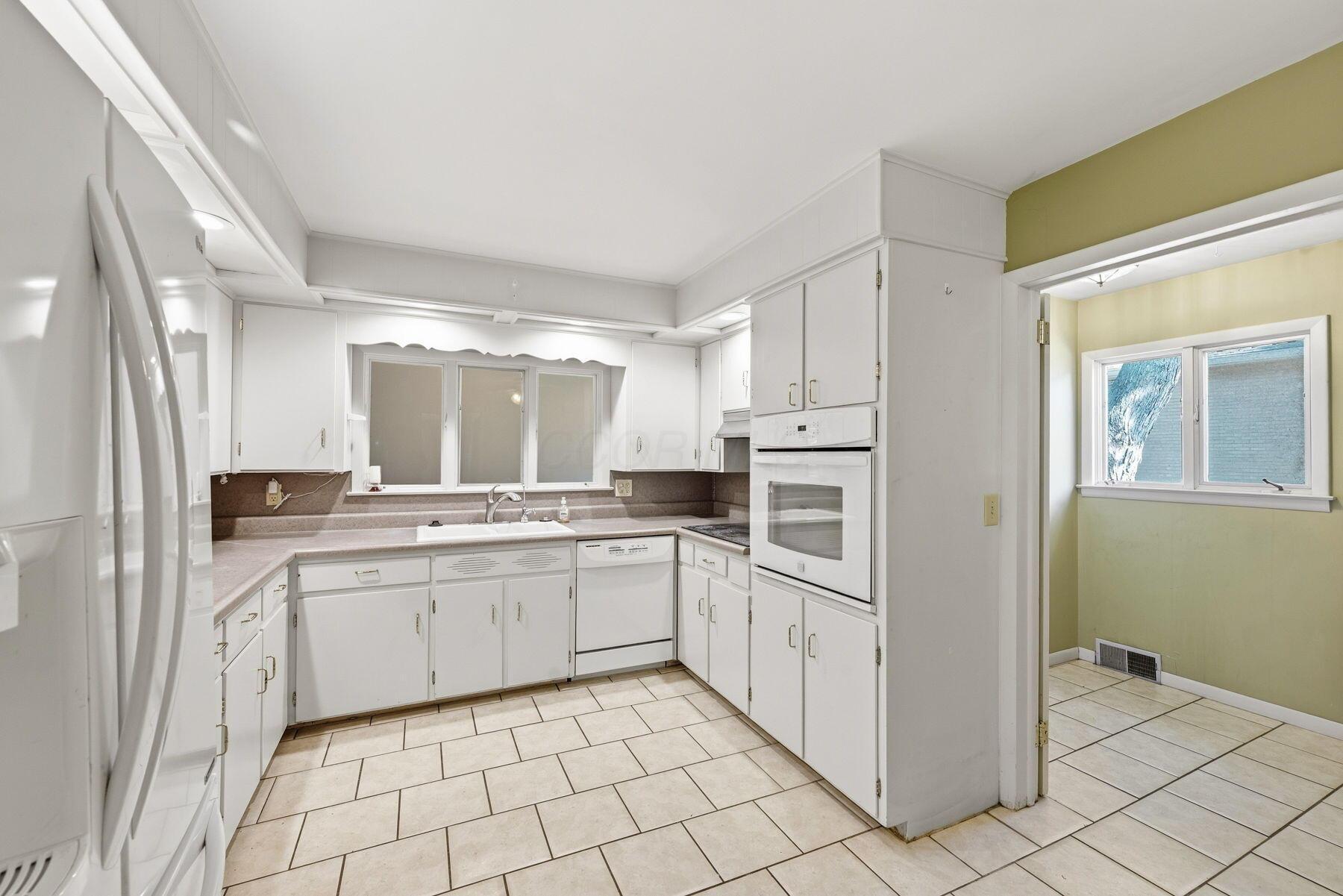 645 Vernon Heights Boulevard Property Photo 23