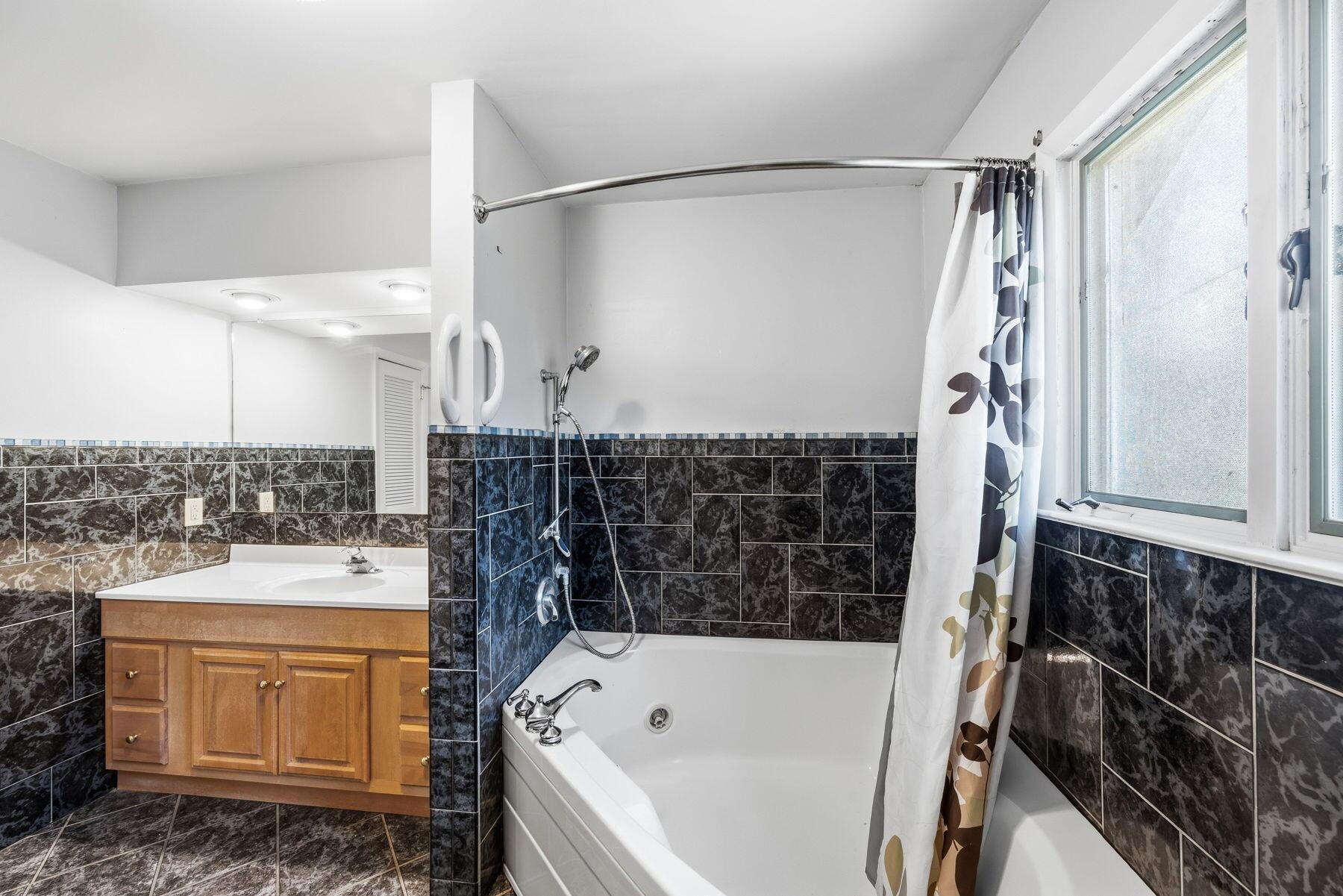 645 Vernon Heights Boulevard Property Photo 32