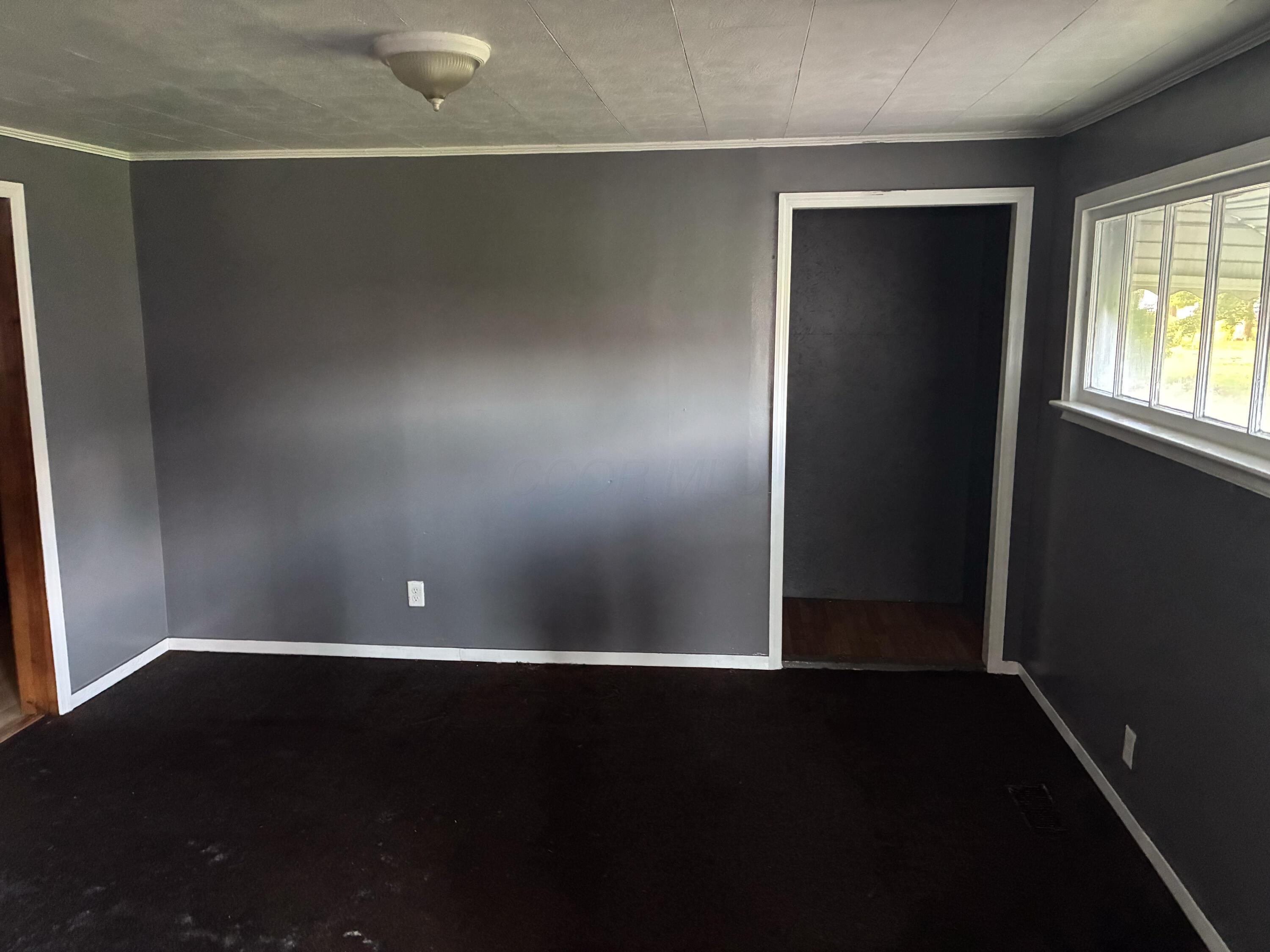539 E State Street Property Photo 3