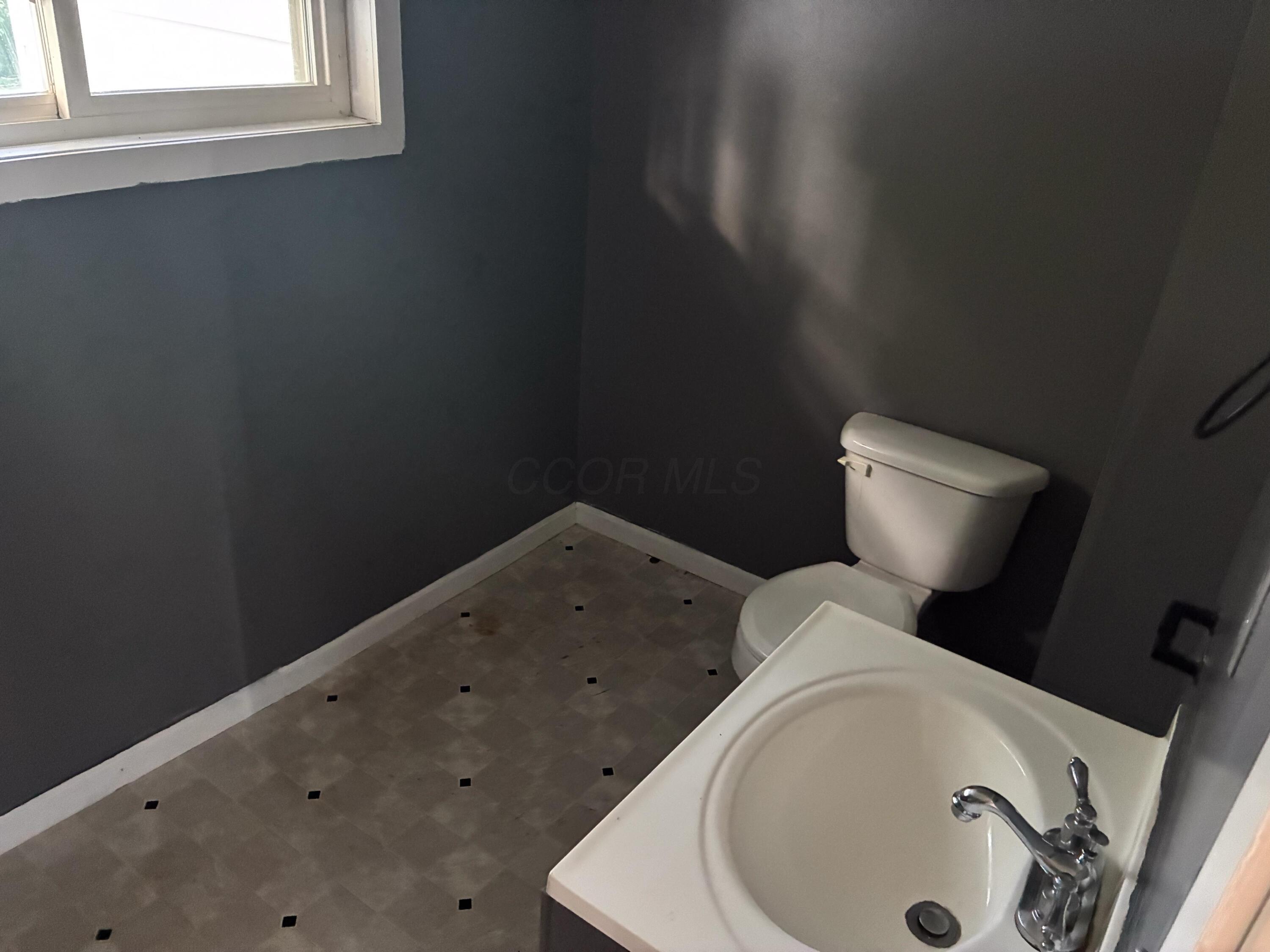 539 E State Street Property Photo 5