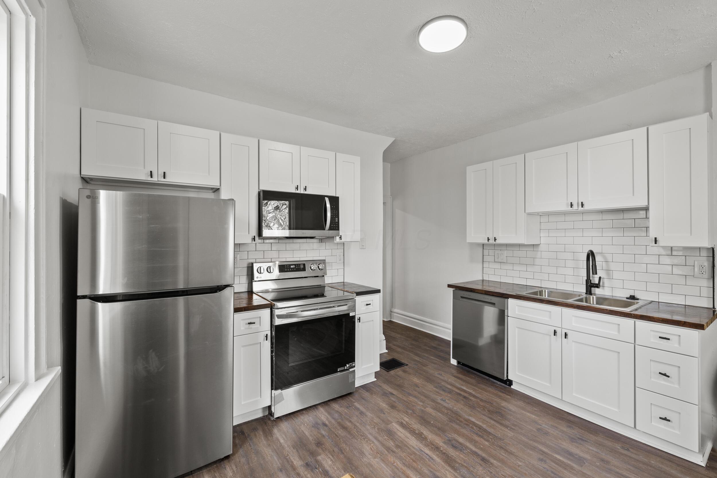 1612-1614 Pembroke Avenue Property Photo 9