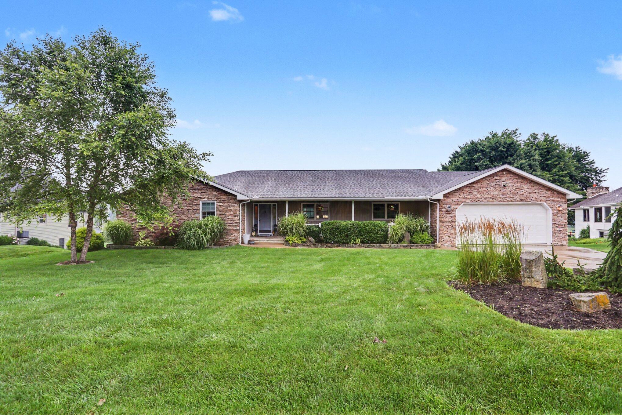 922 Fairway Drive Property Photo 2