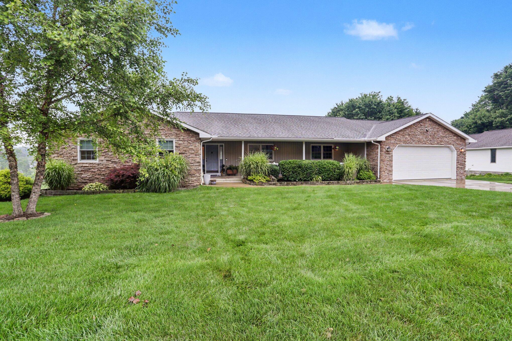 922 Fairway Drive Property Photo 4