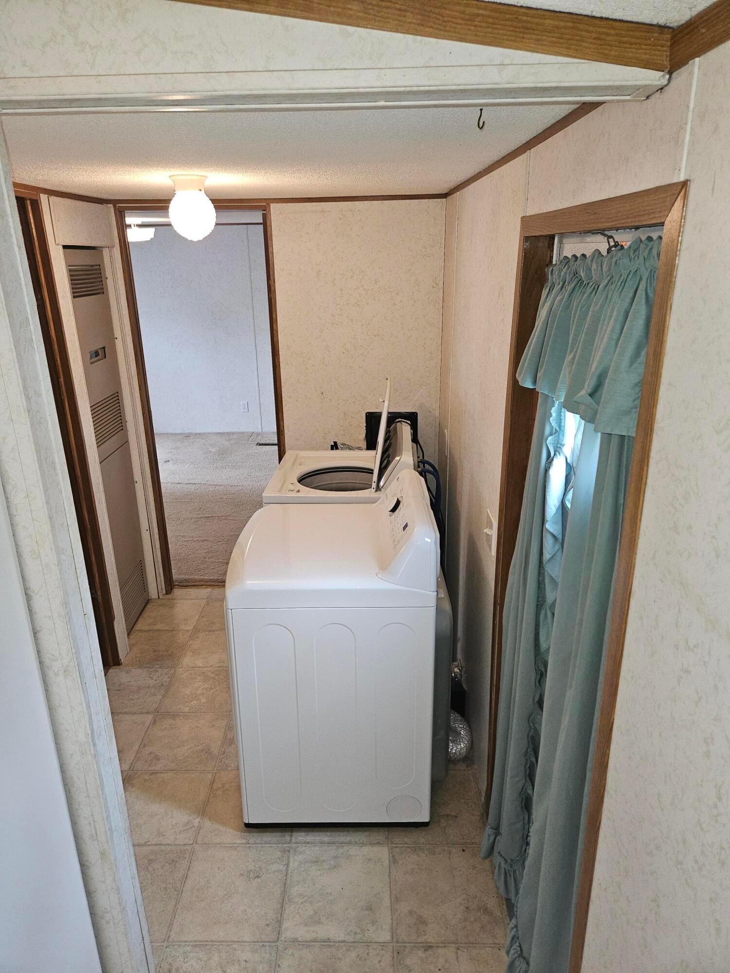 1570 E Main Street, 62 Property Photo 6