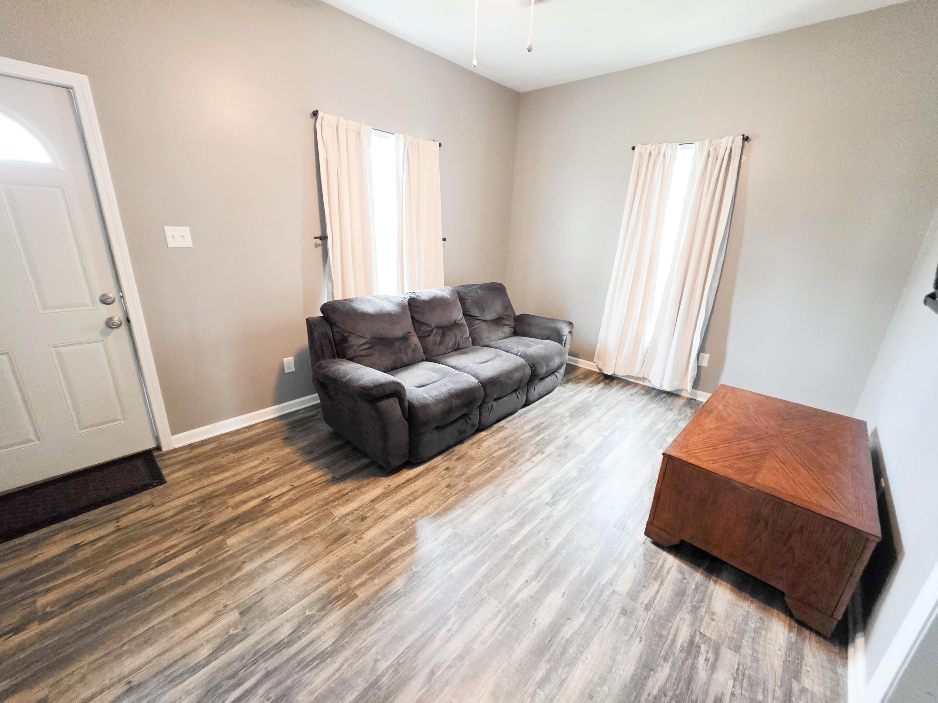 331 Oak Street Property Photo 4