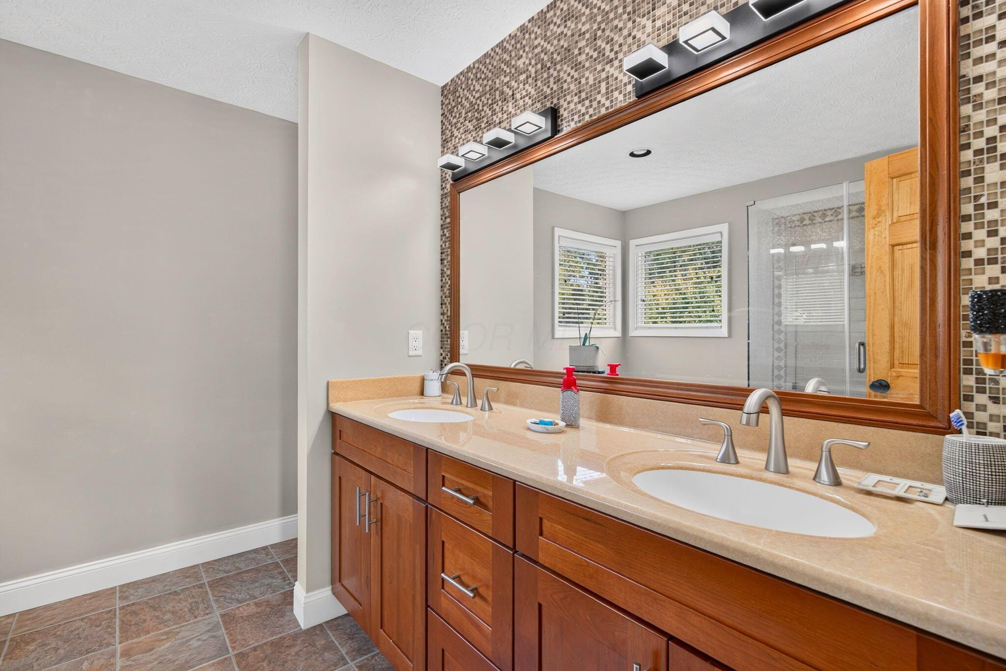 253 Clark Drive Property Photo 29