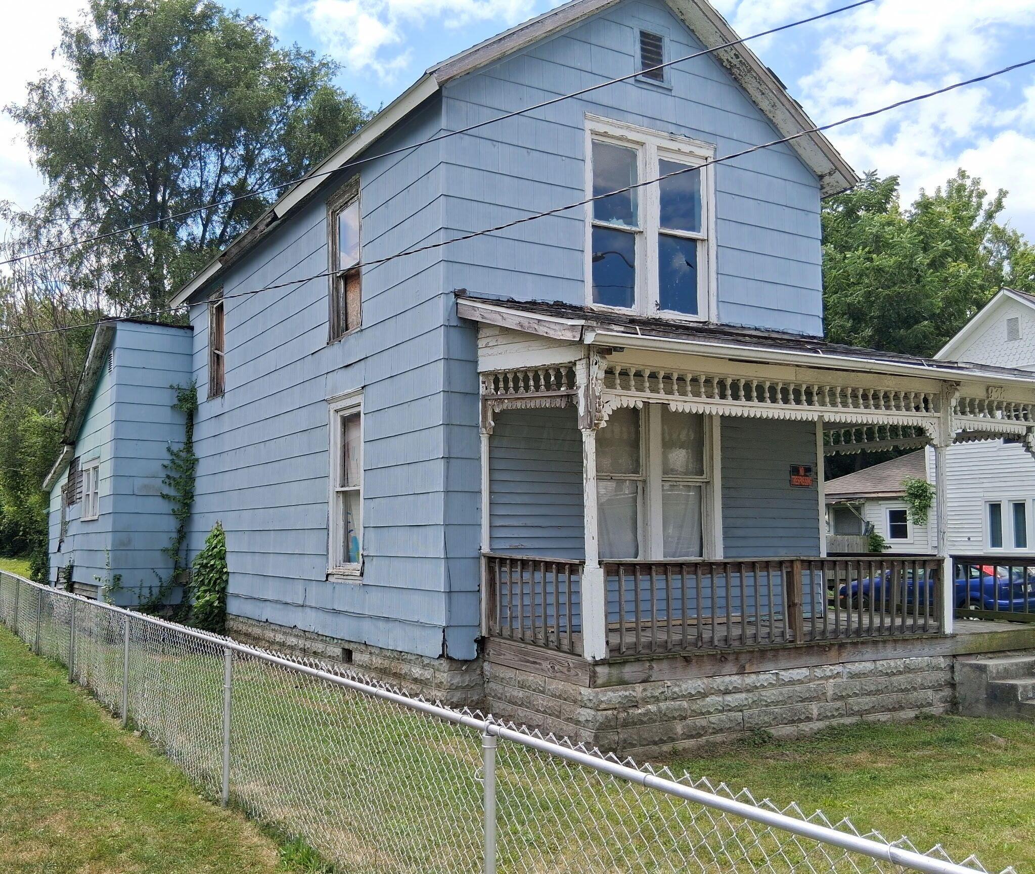 938 E High Street Property Photo 2