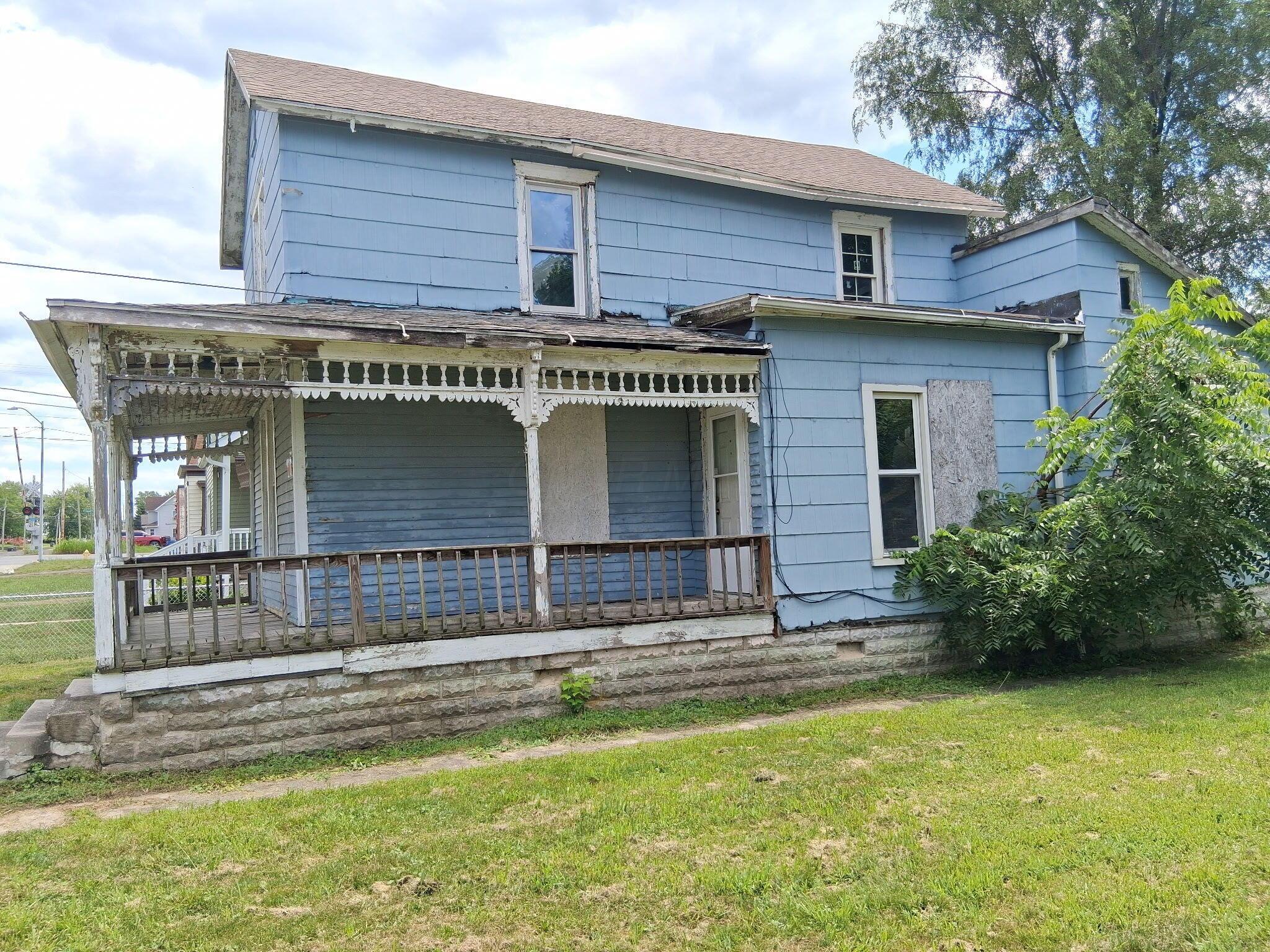 938 E High Street Property Photo 3