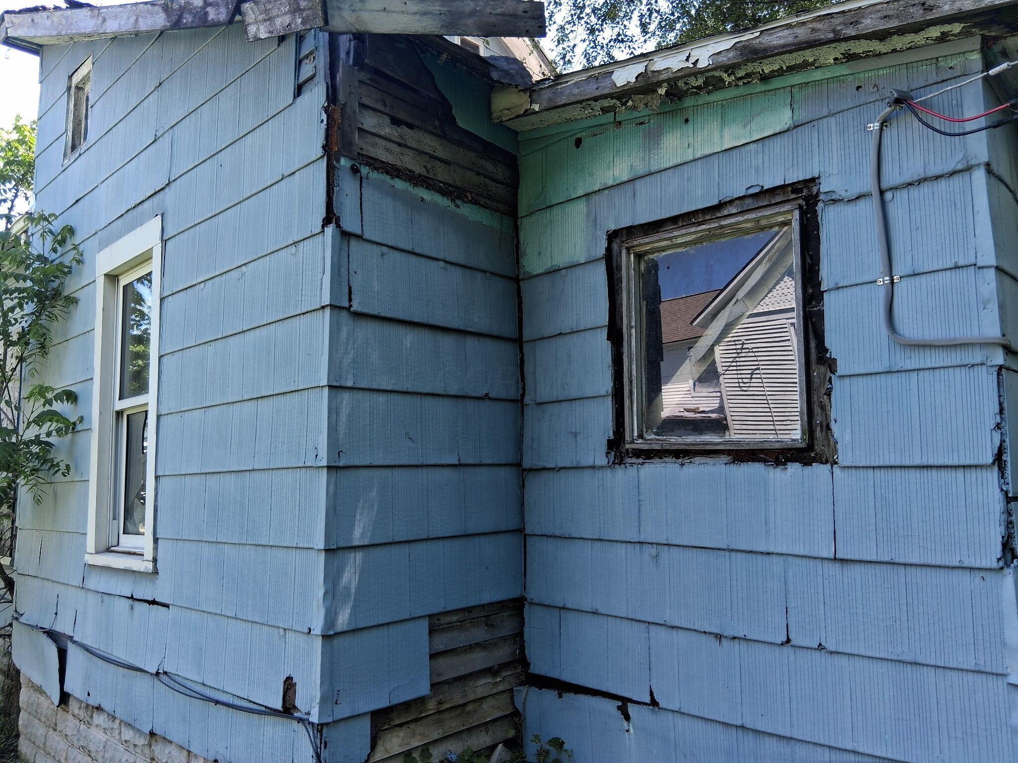 938 E High Street Property Photo 4
