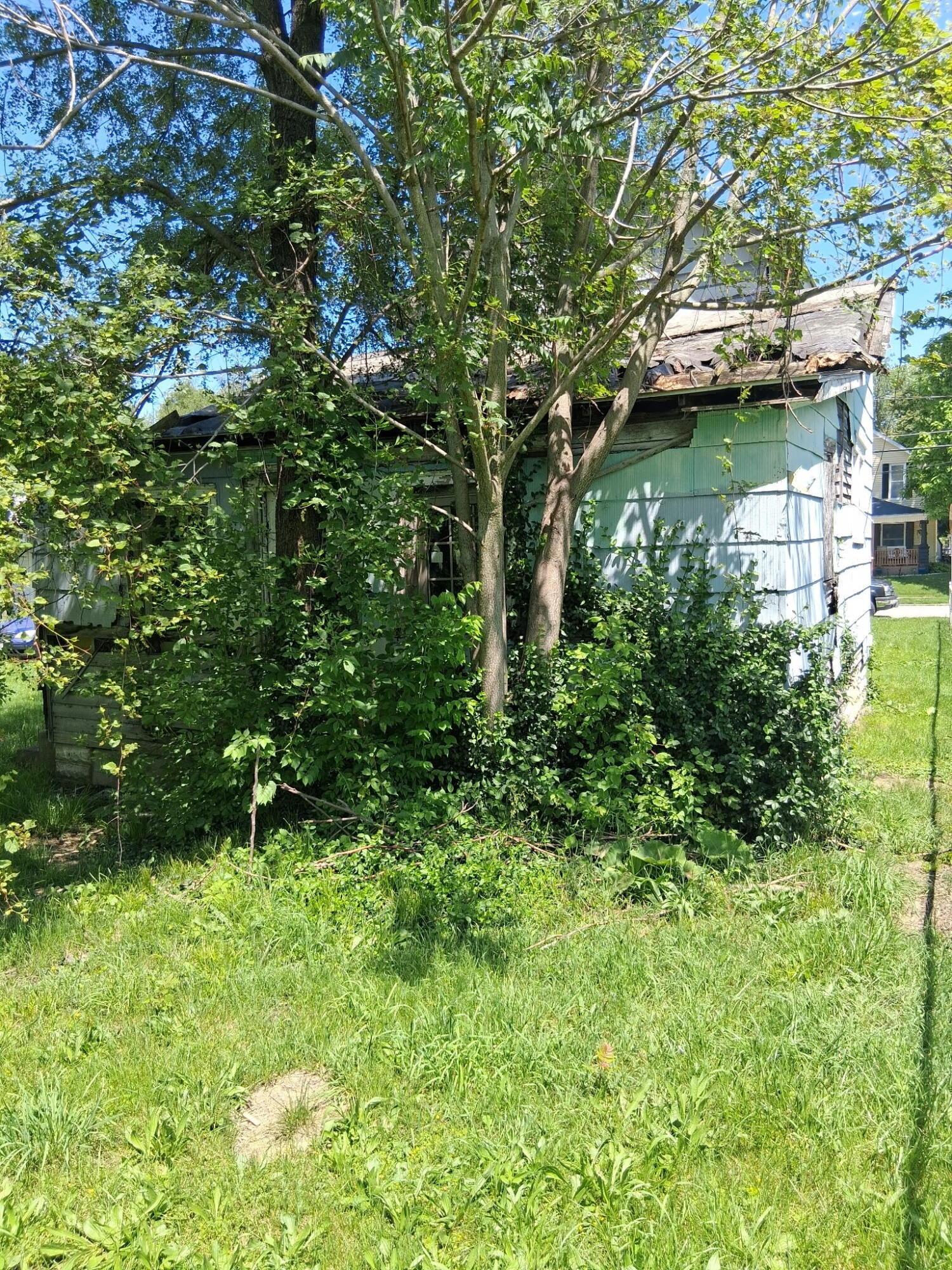 938 E High Street Property Photo 6