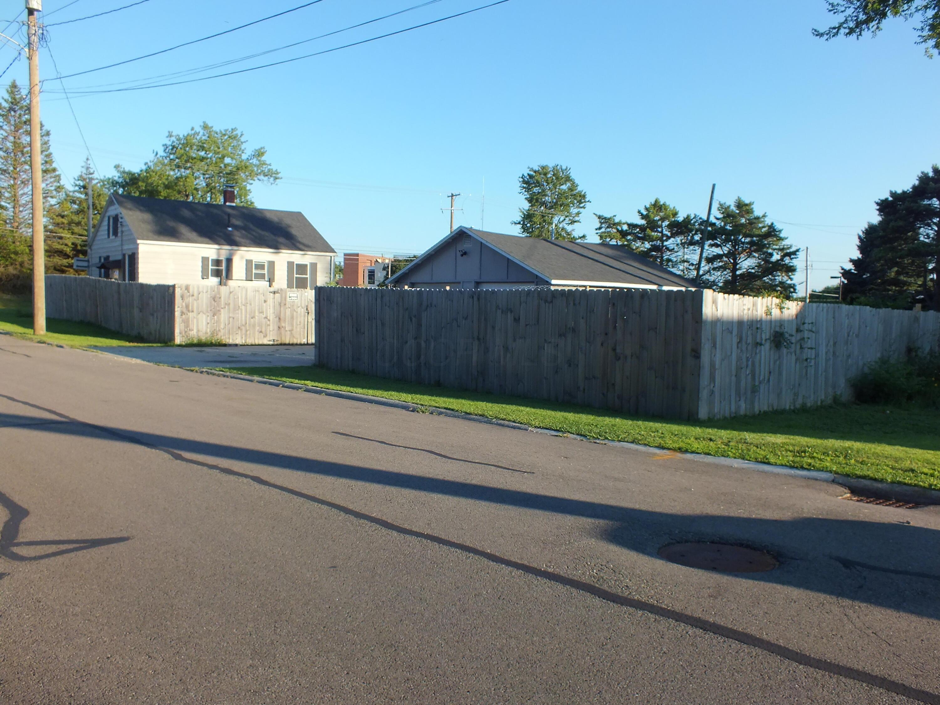 731 Rush Avenue Property Photo 3