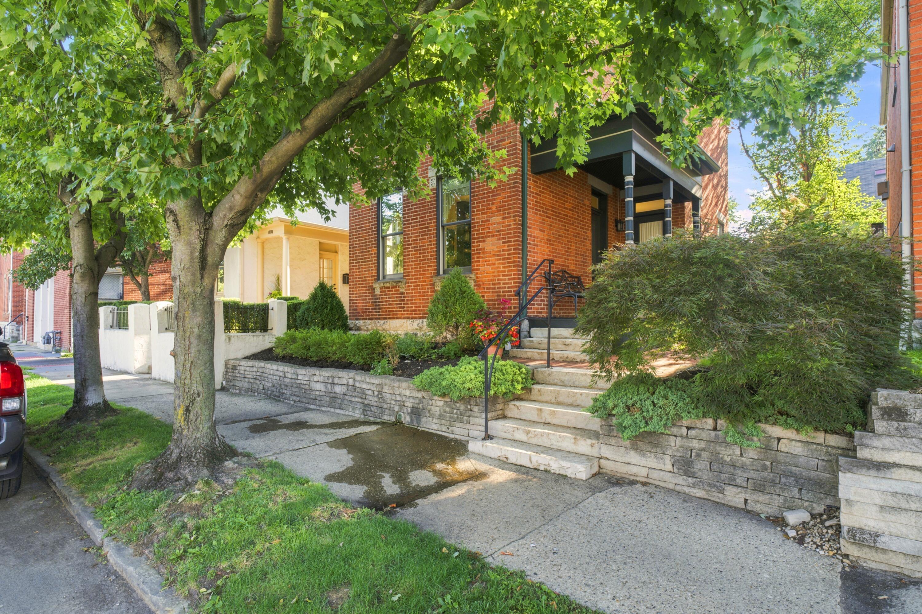 684 Kerr Street Property Photo 1