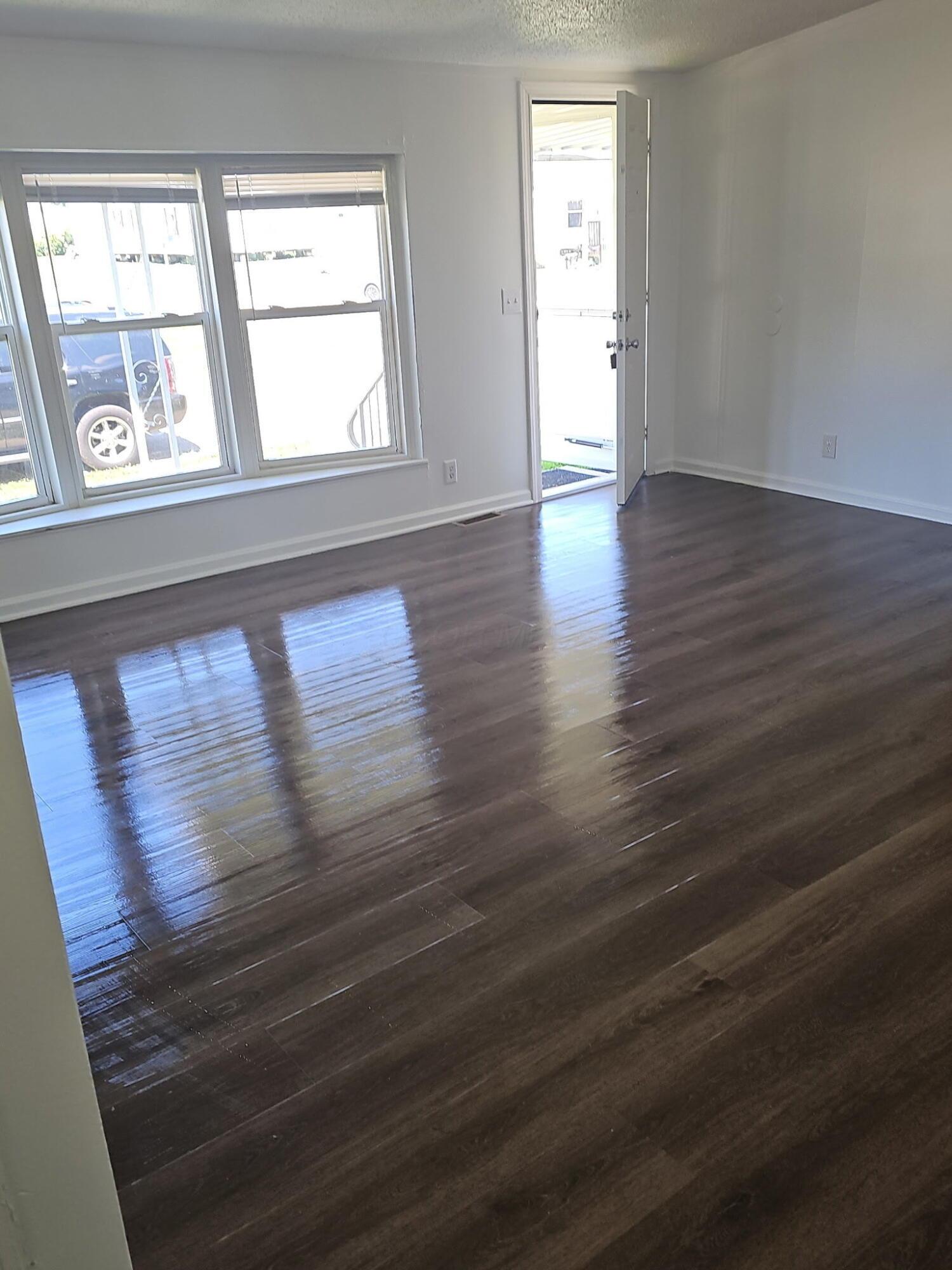 215 Rona Boulevard Property Photo 3