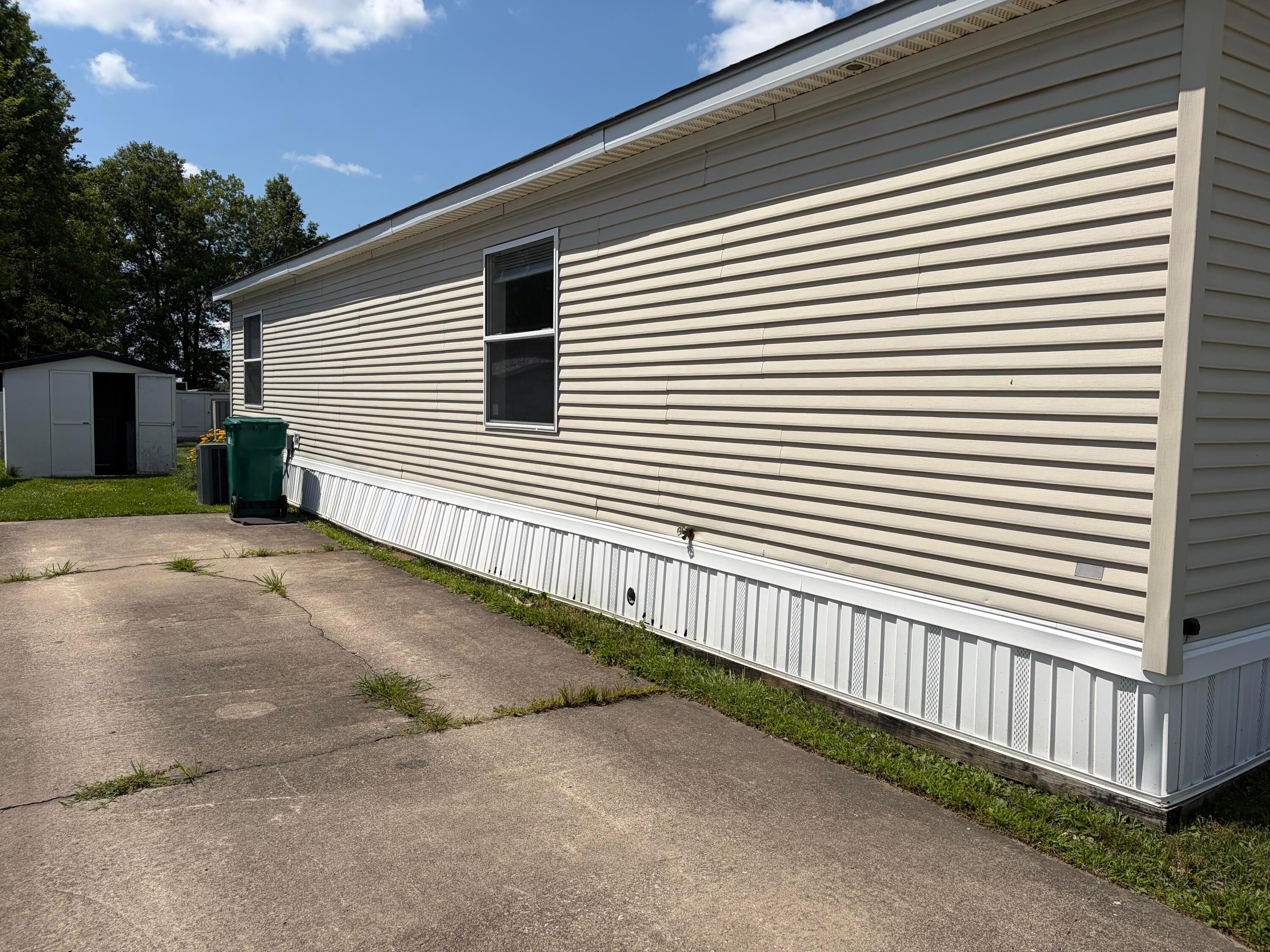 215 Rona Boulevard Property Photo 8