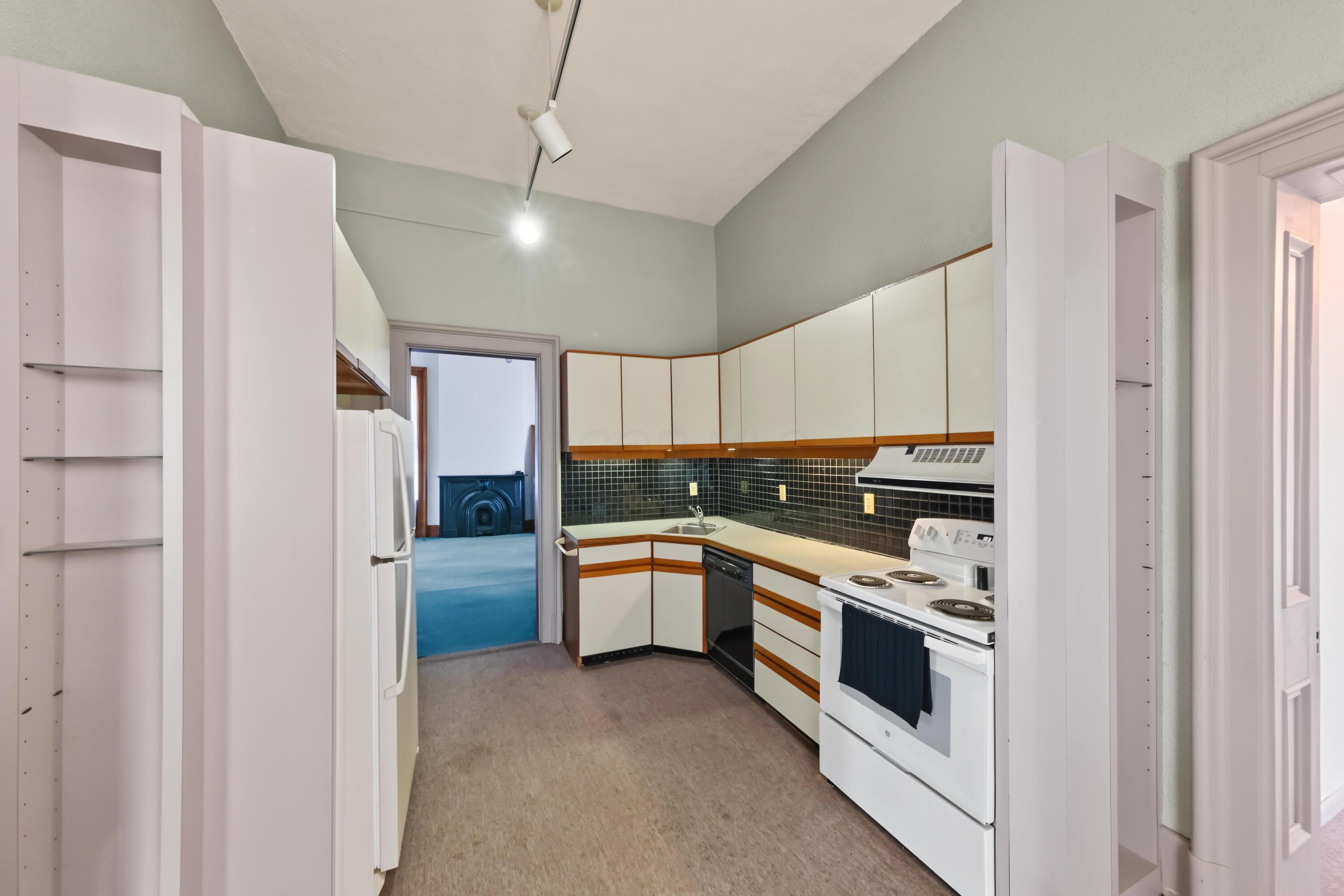 334 E Center Street Property Photo 6