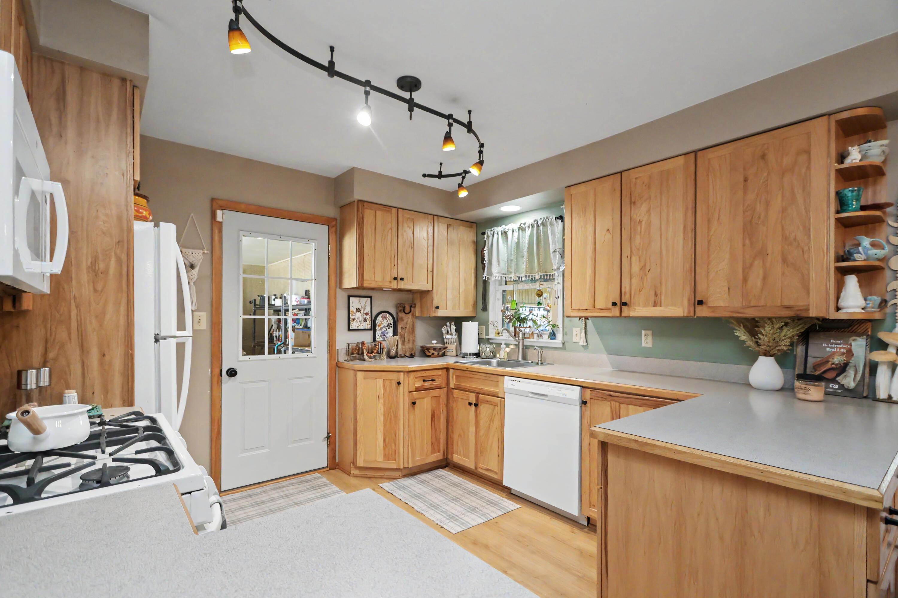 1453 Rosedale Avenue Property Photo 9