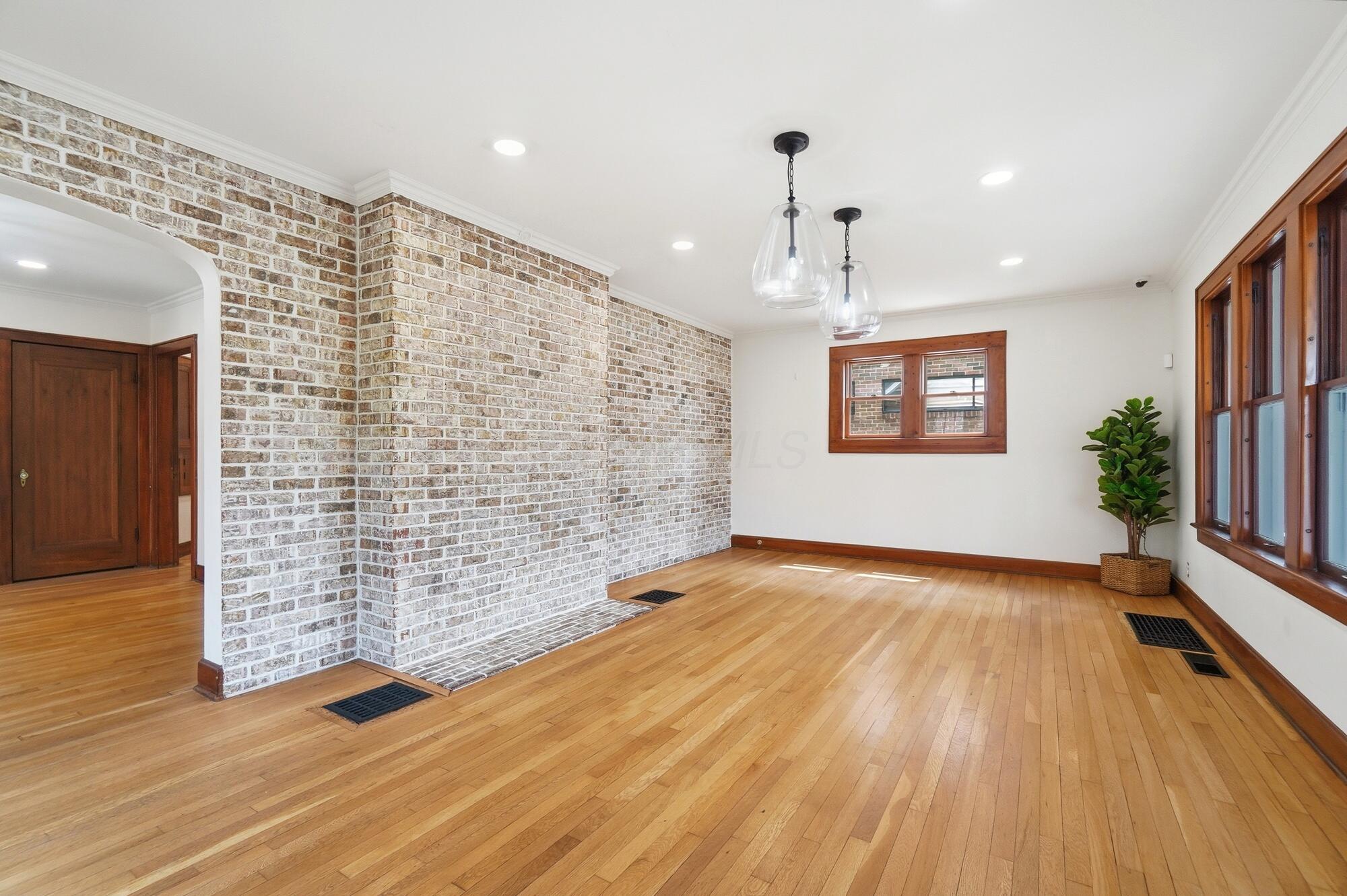 4094 Broadway Property Photo 21
