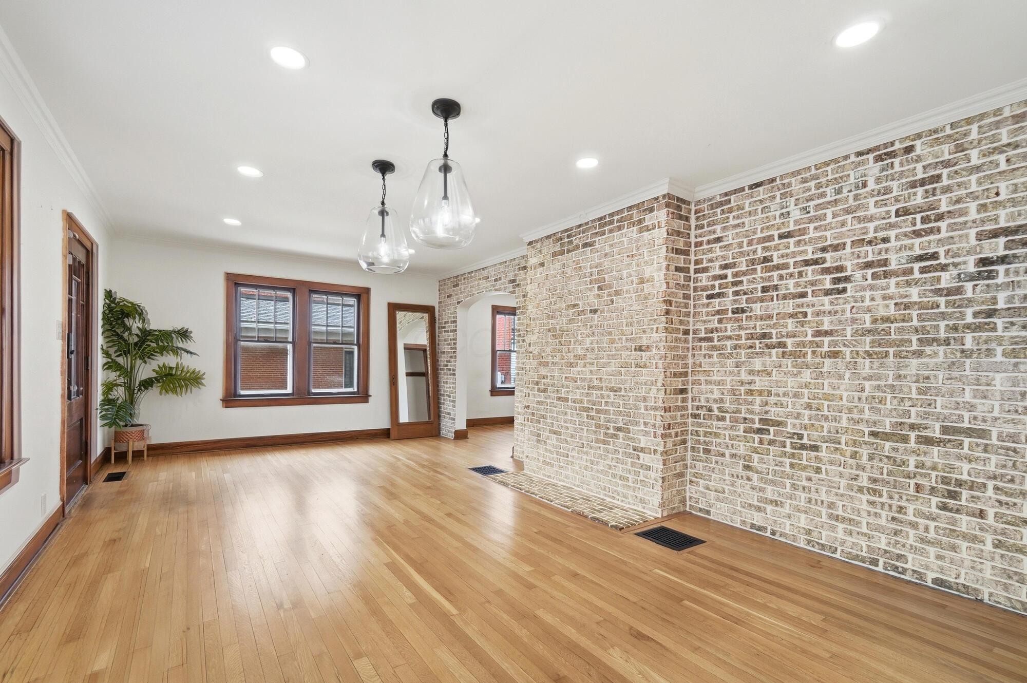 4094 Broadway Property Photo 22