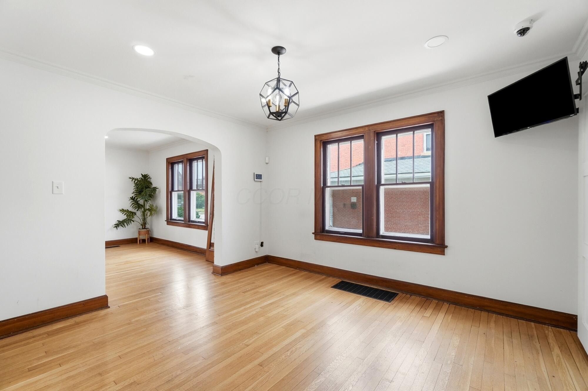 4094 Broadway Property Photo 23