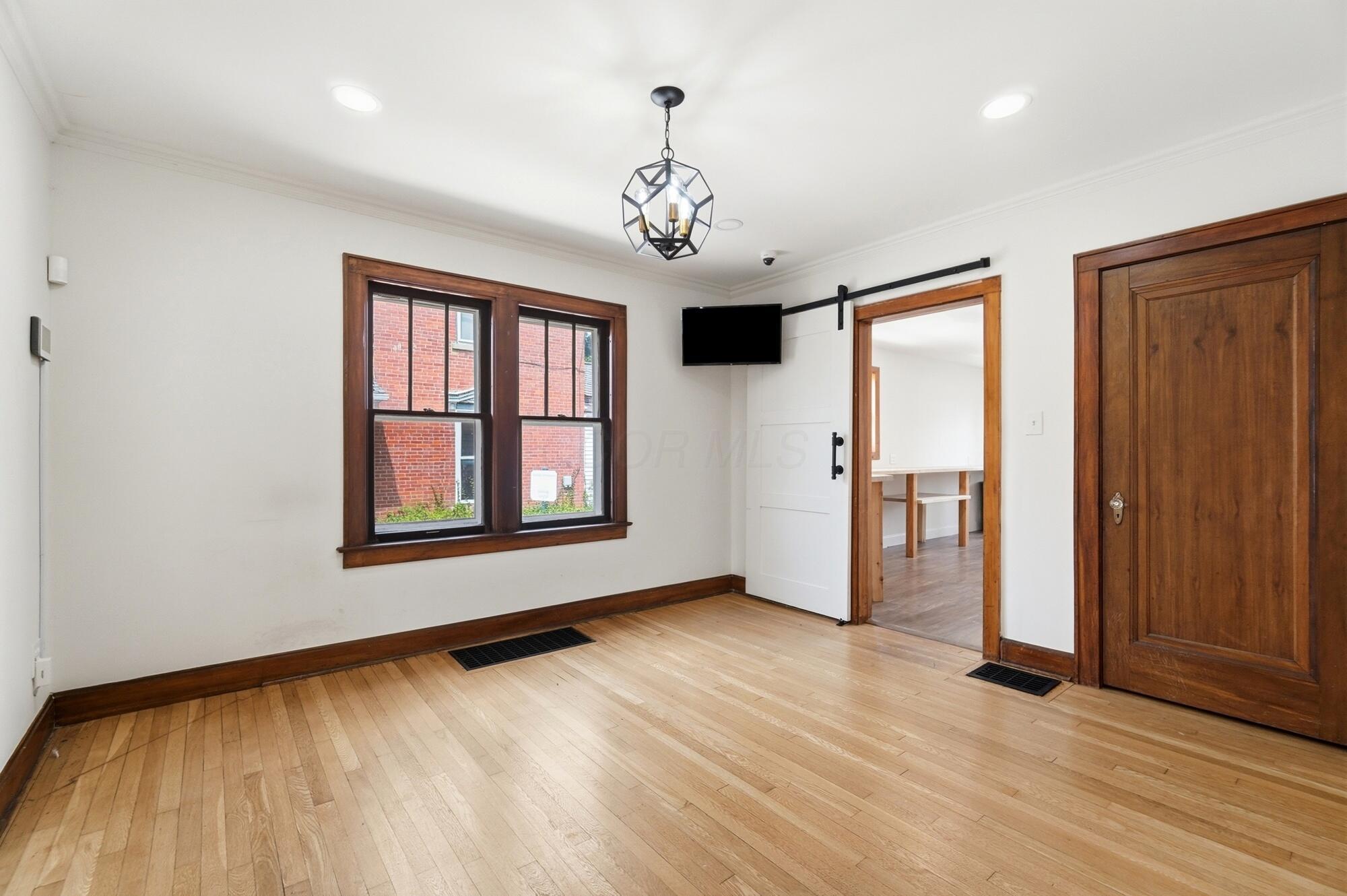 4094 Broadway Property Photo 26