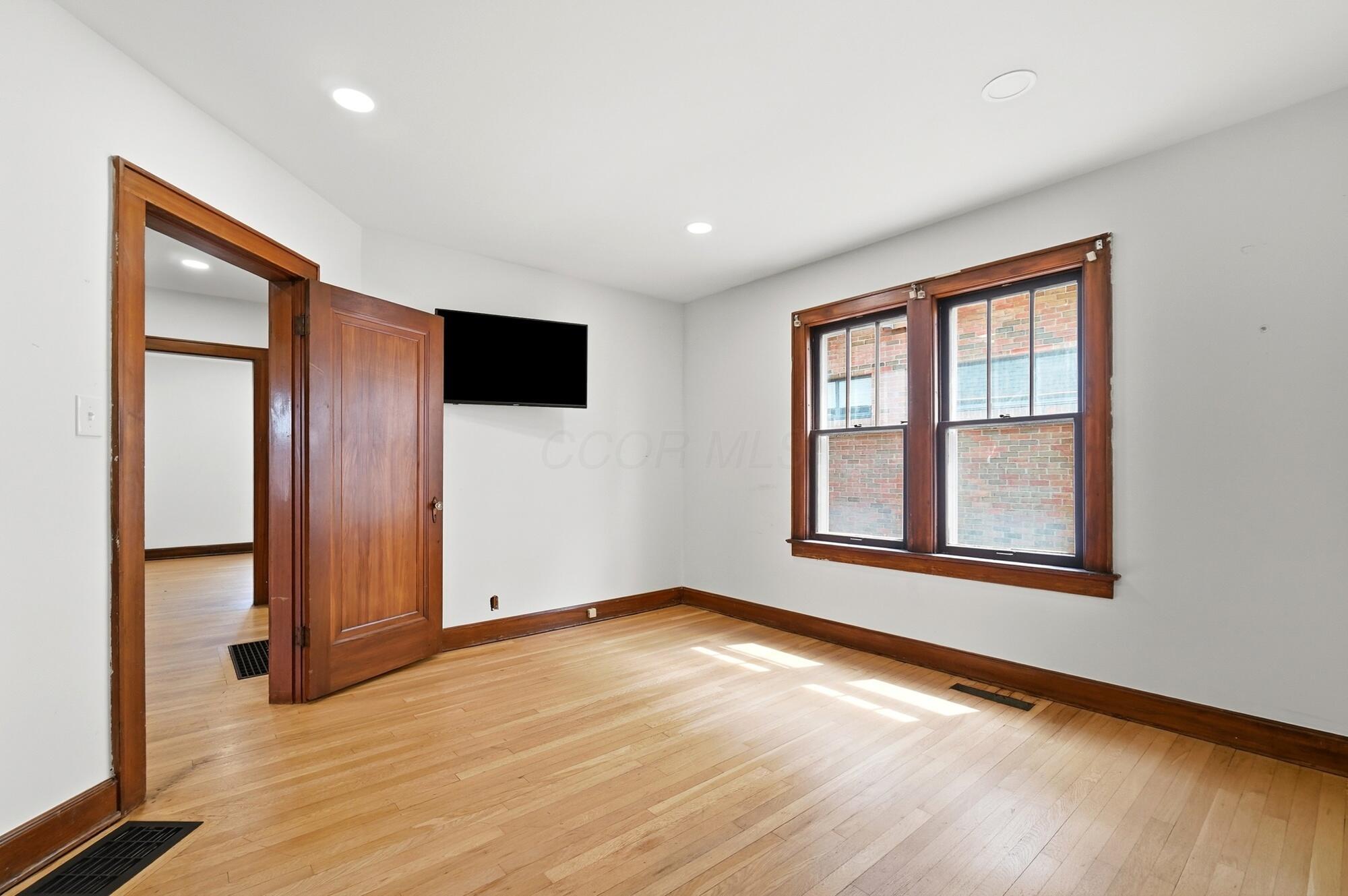 4094 Broadway Property Photo 31