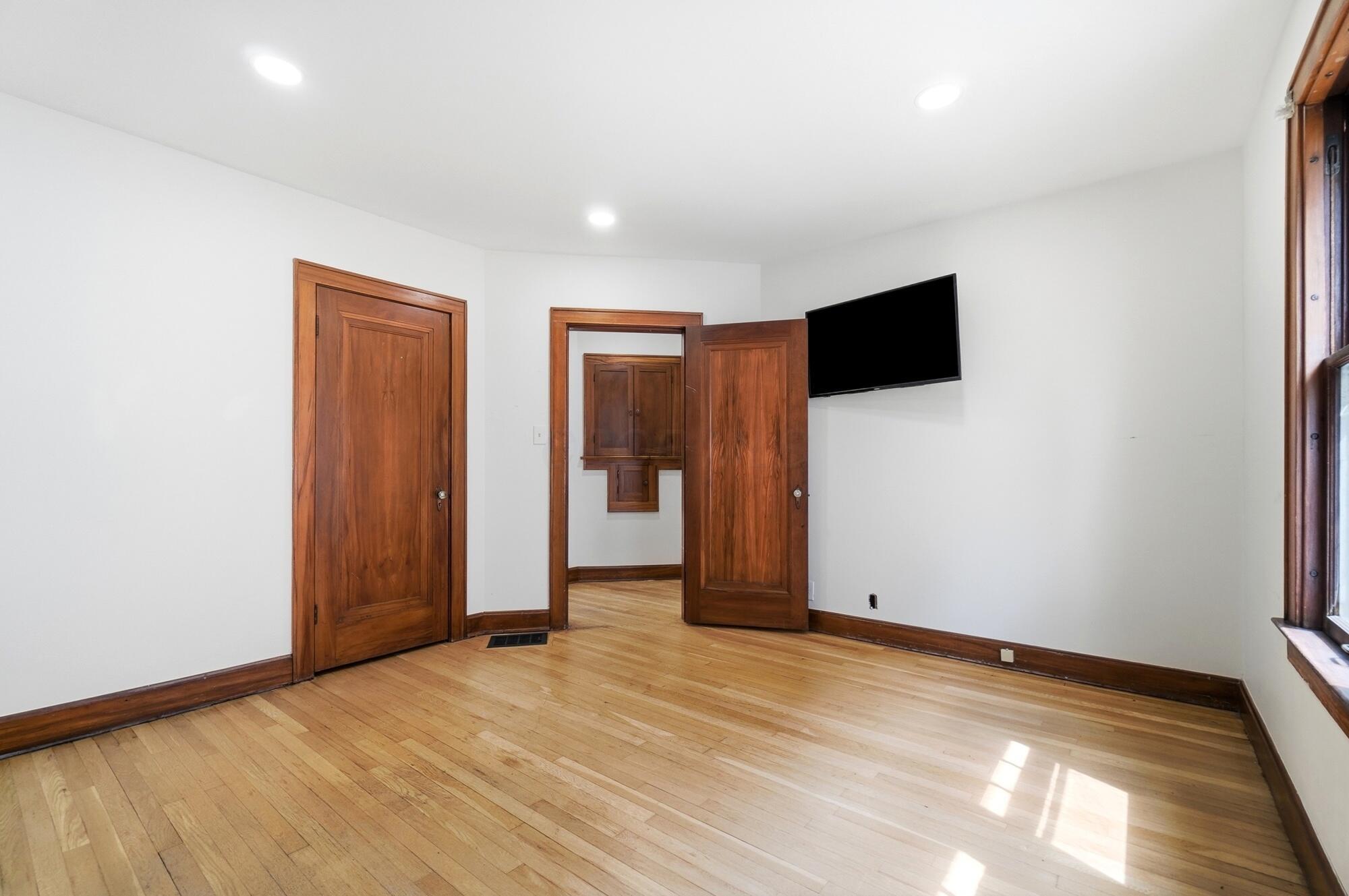 4094 Broadway Property Photo 32