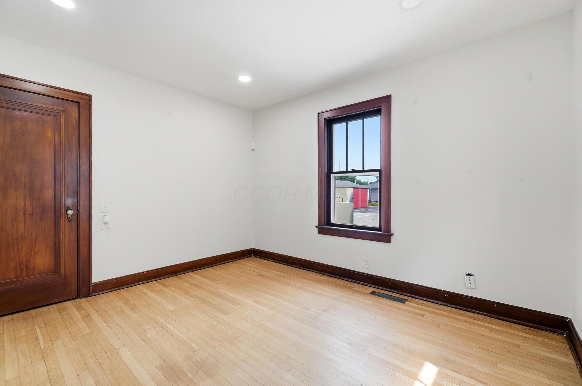 4094 Broadway Property Photo 37