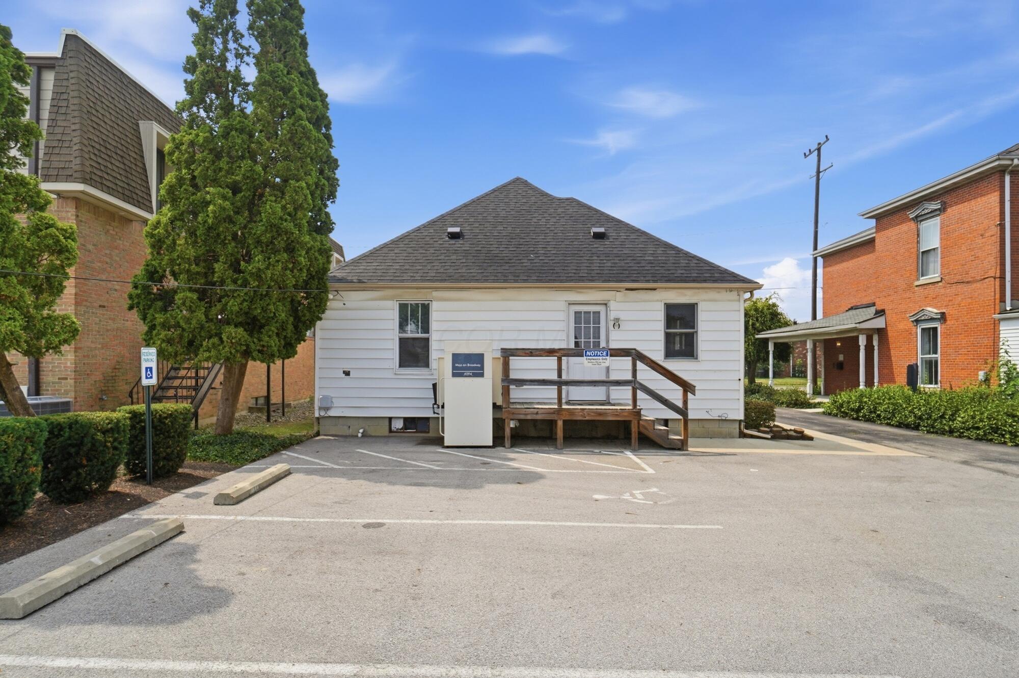 4094 Broadway Property Photo 49
