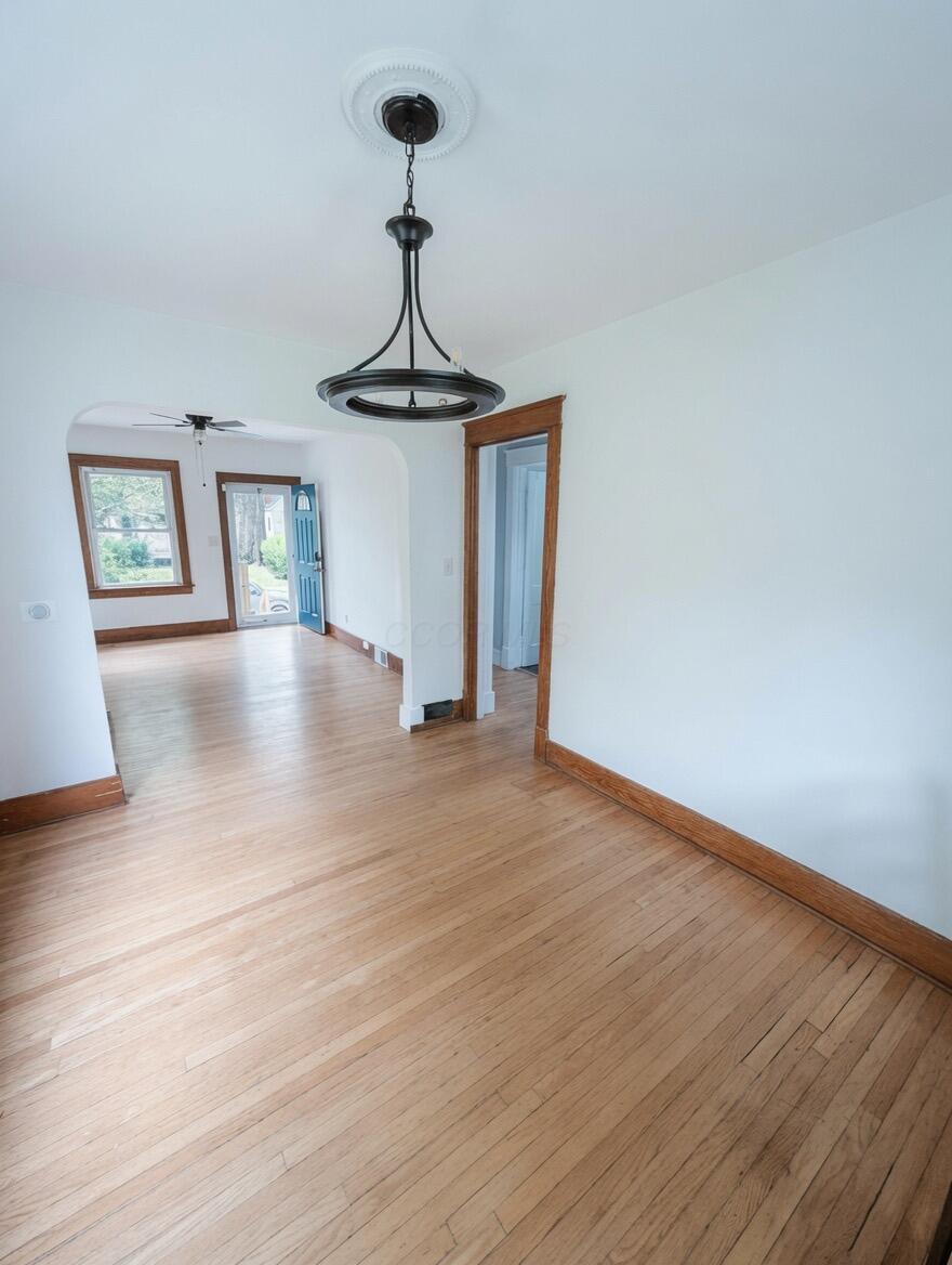 490 E Oakland Avenue Property Photo 6