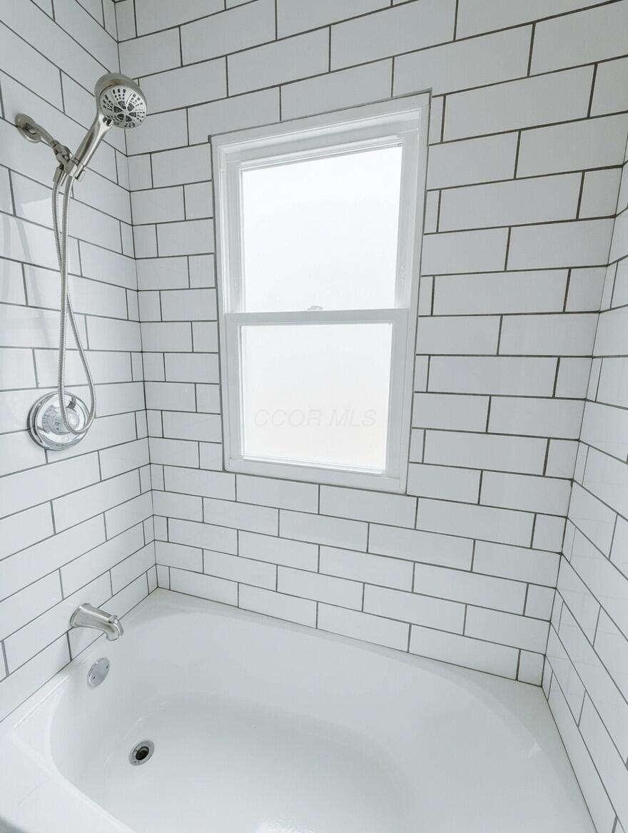 490 E Oakland Avenue Property Photo 10