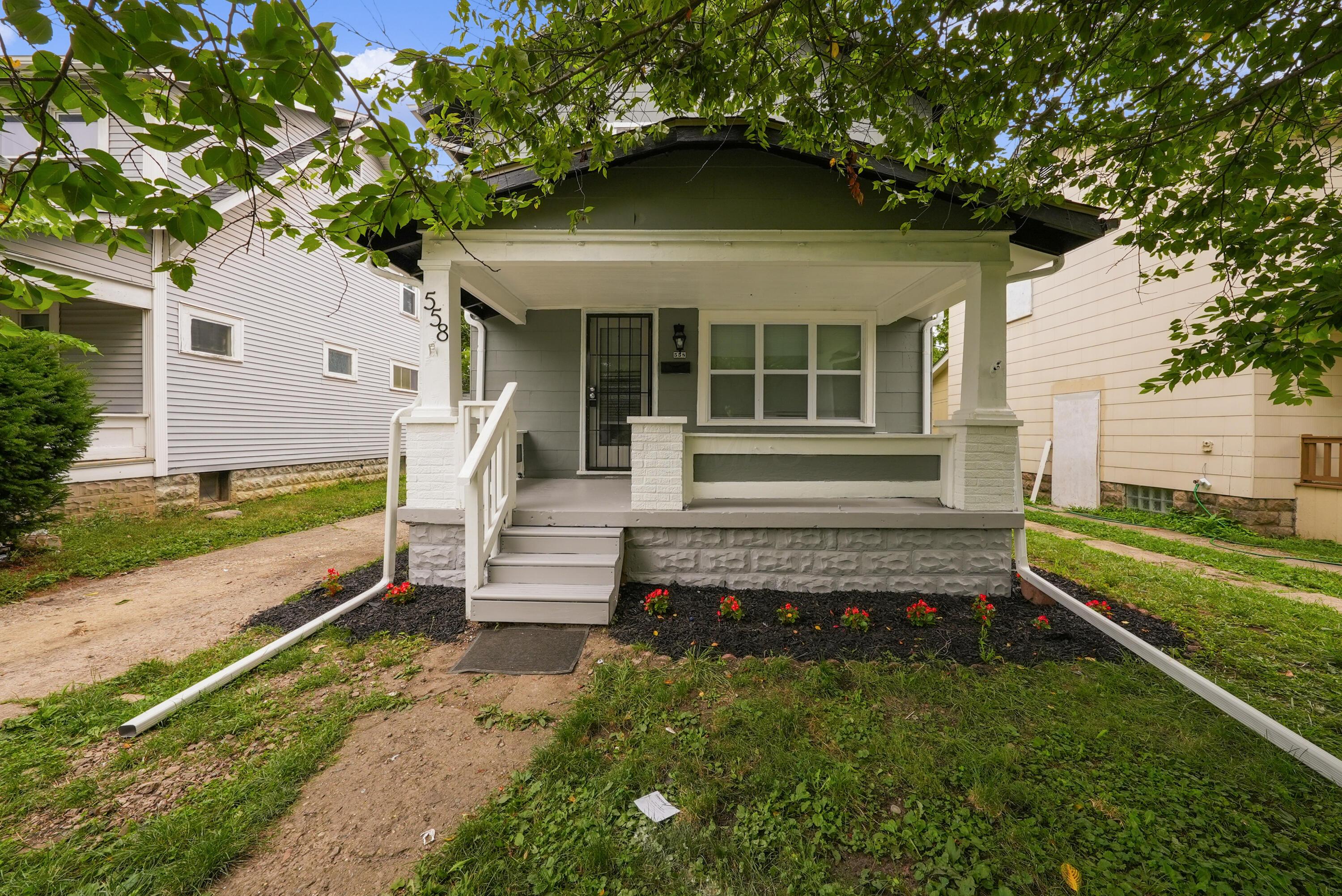 558 S Ogden Avenue Property Photo 2