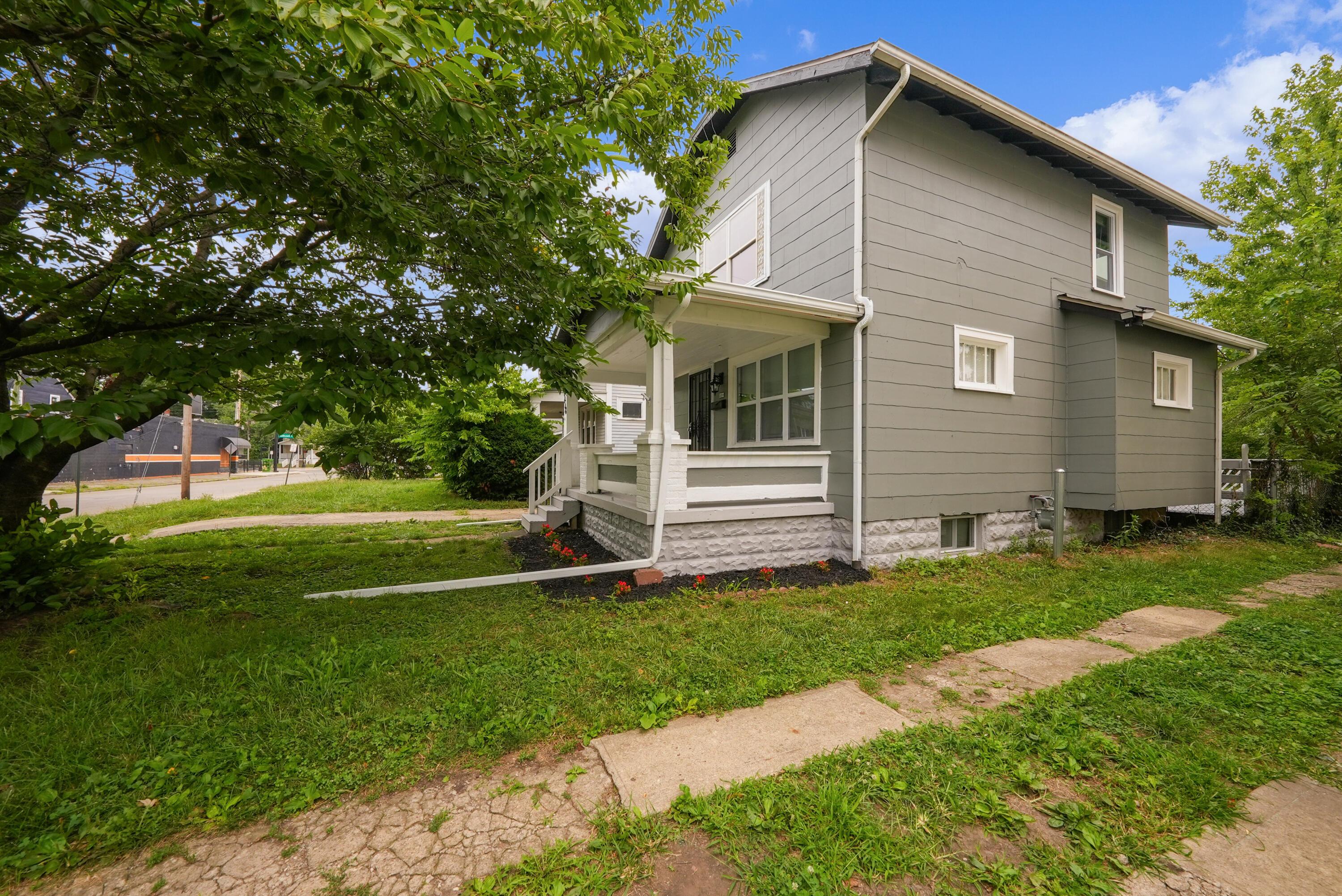 558 S Ogden Avenue Property Photo 3