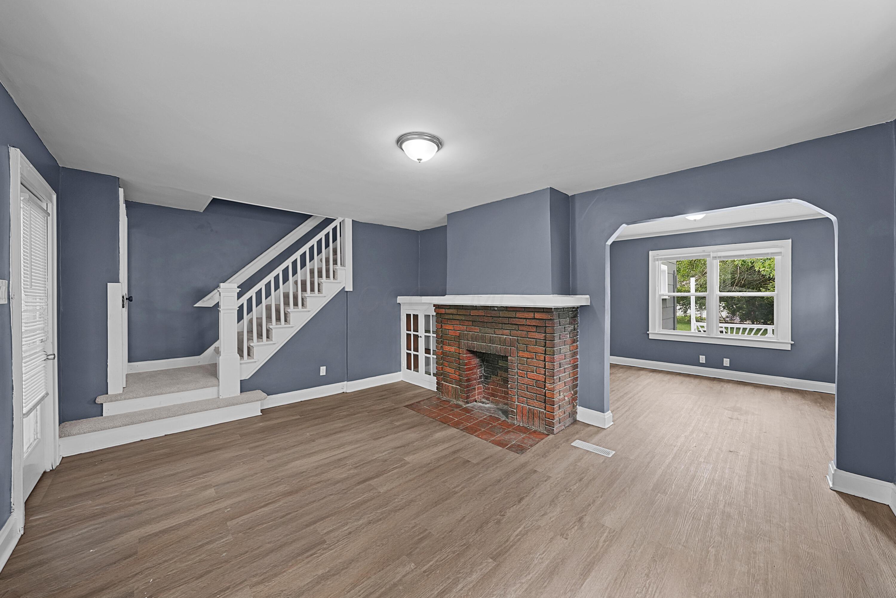 558 S Ogden Avenue Property Photo 6