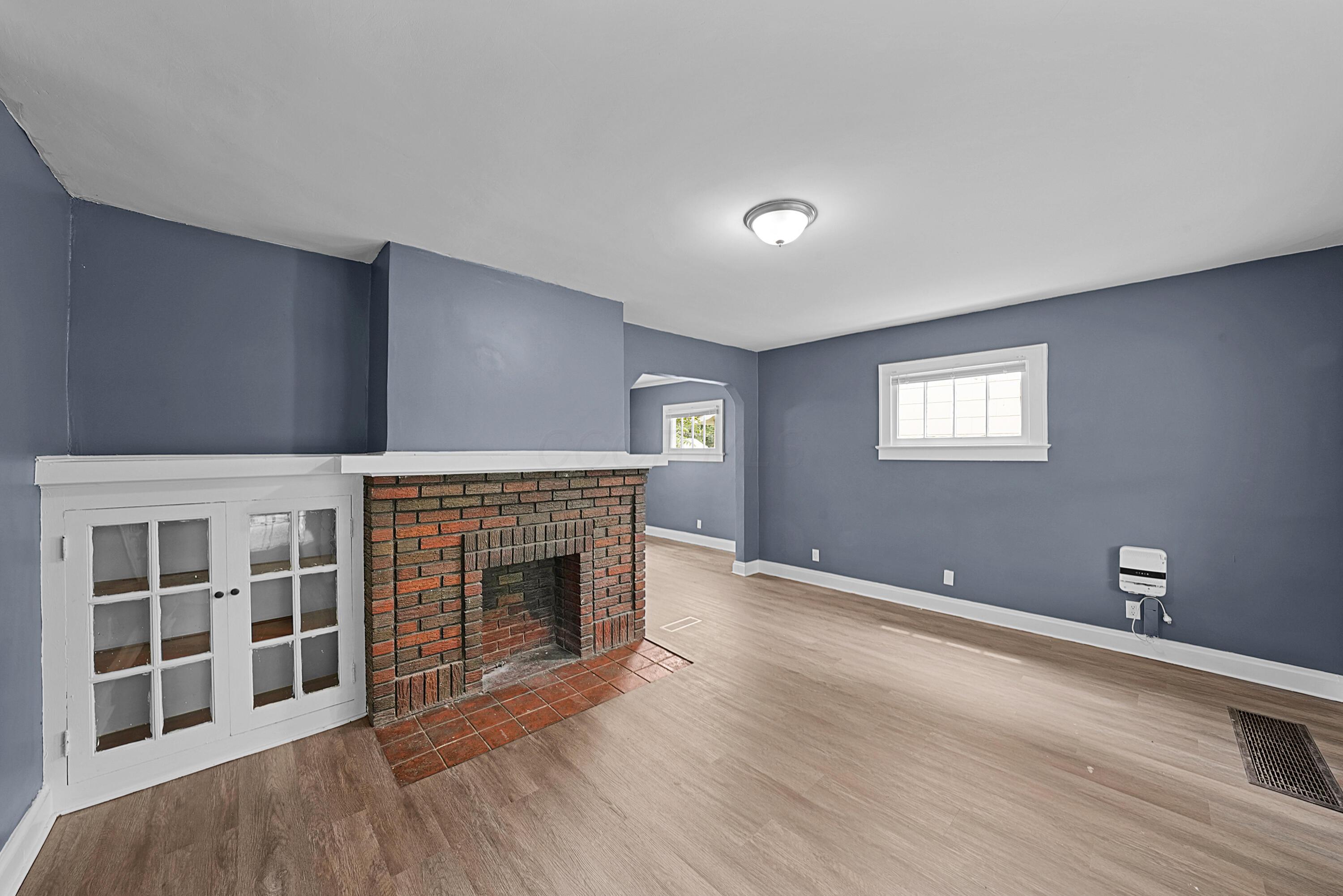 558 S Ogden Avenue Property Photo 7