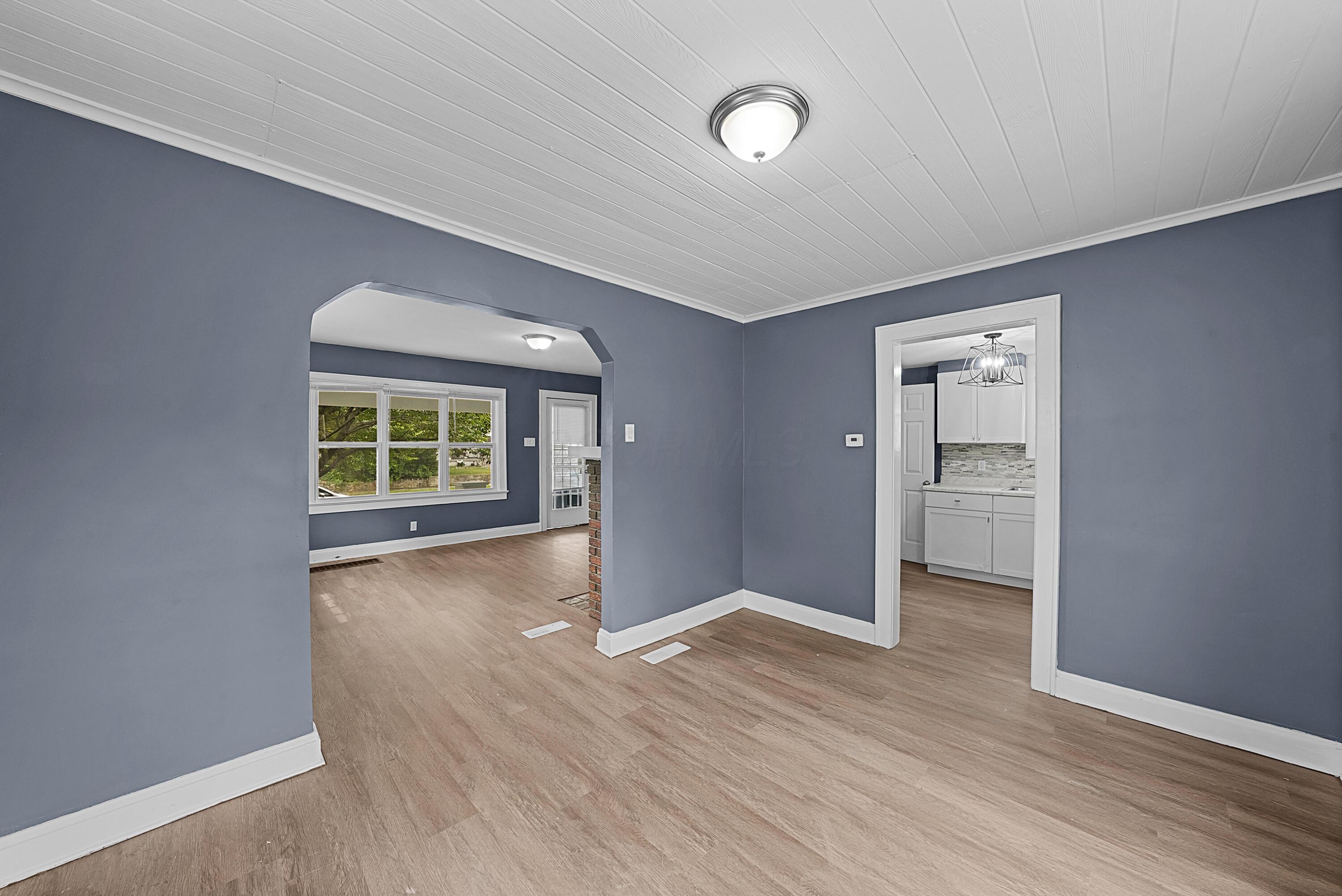 558 S Ogden Avenue Property Photo 8