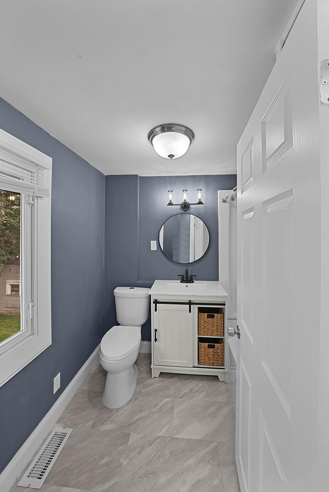 558 S Ogden Avenue Property Photo 19