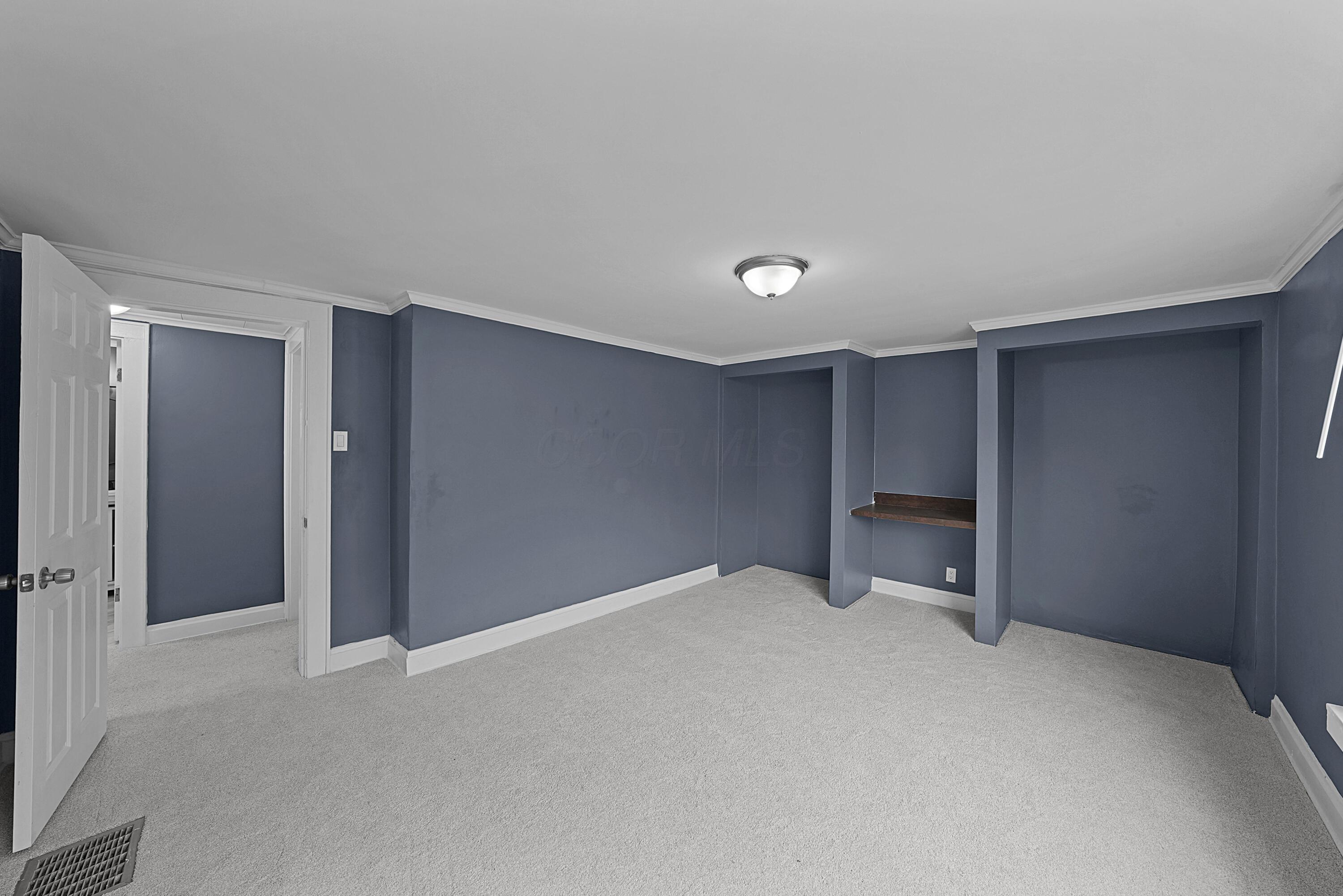 558 S Ogden Avenue Property Photo 22