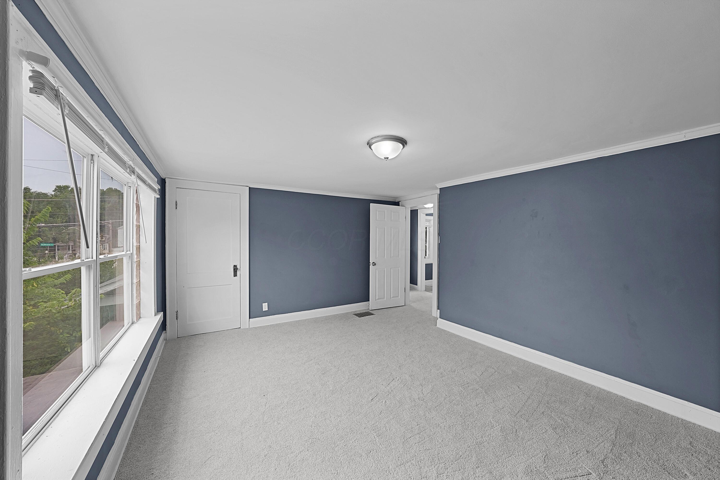 558 S Ogden Avenue Property Photo 24