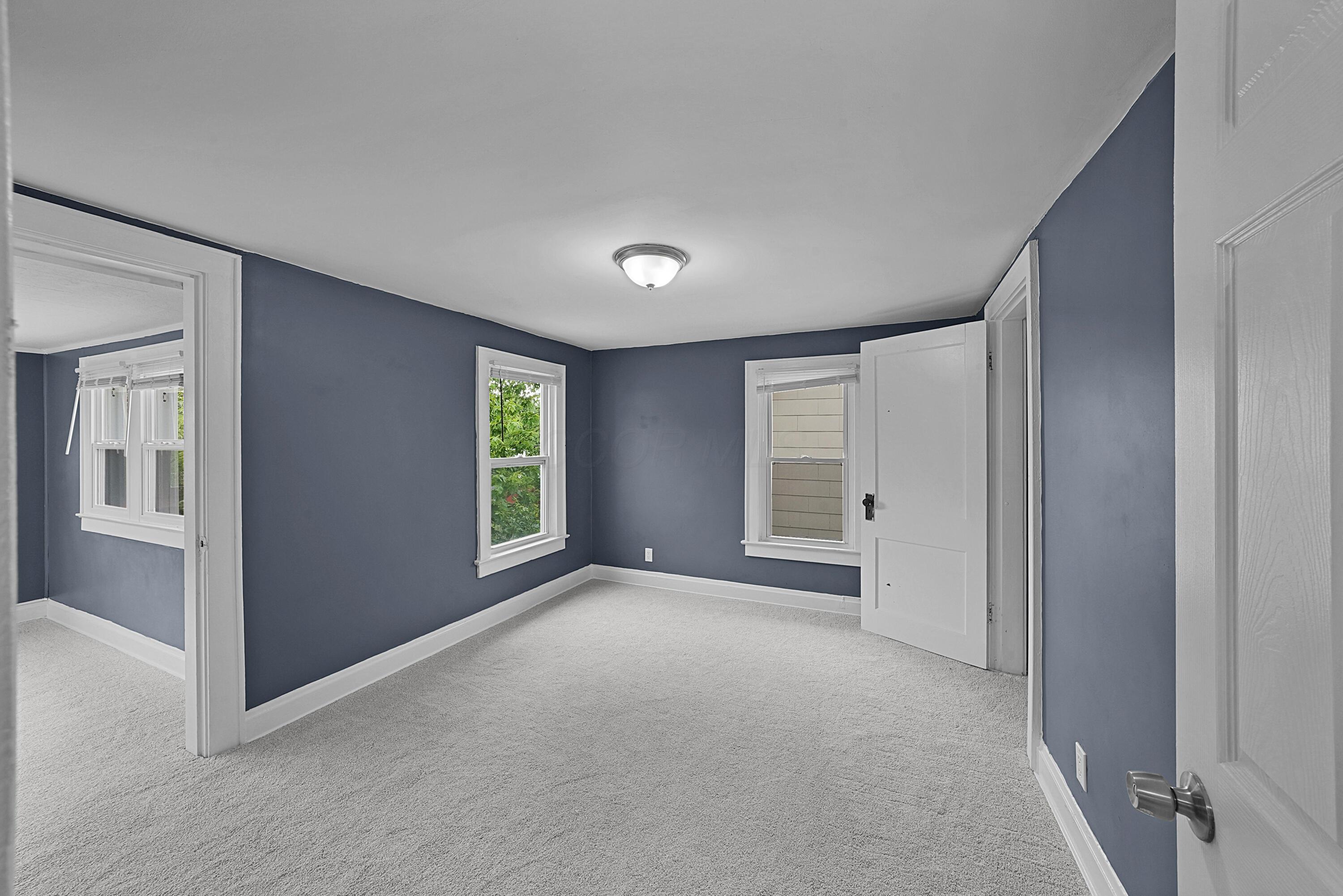 558 S Ogden Avenue Property Photo 25