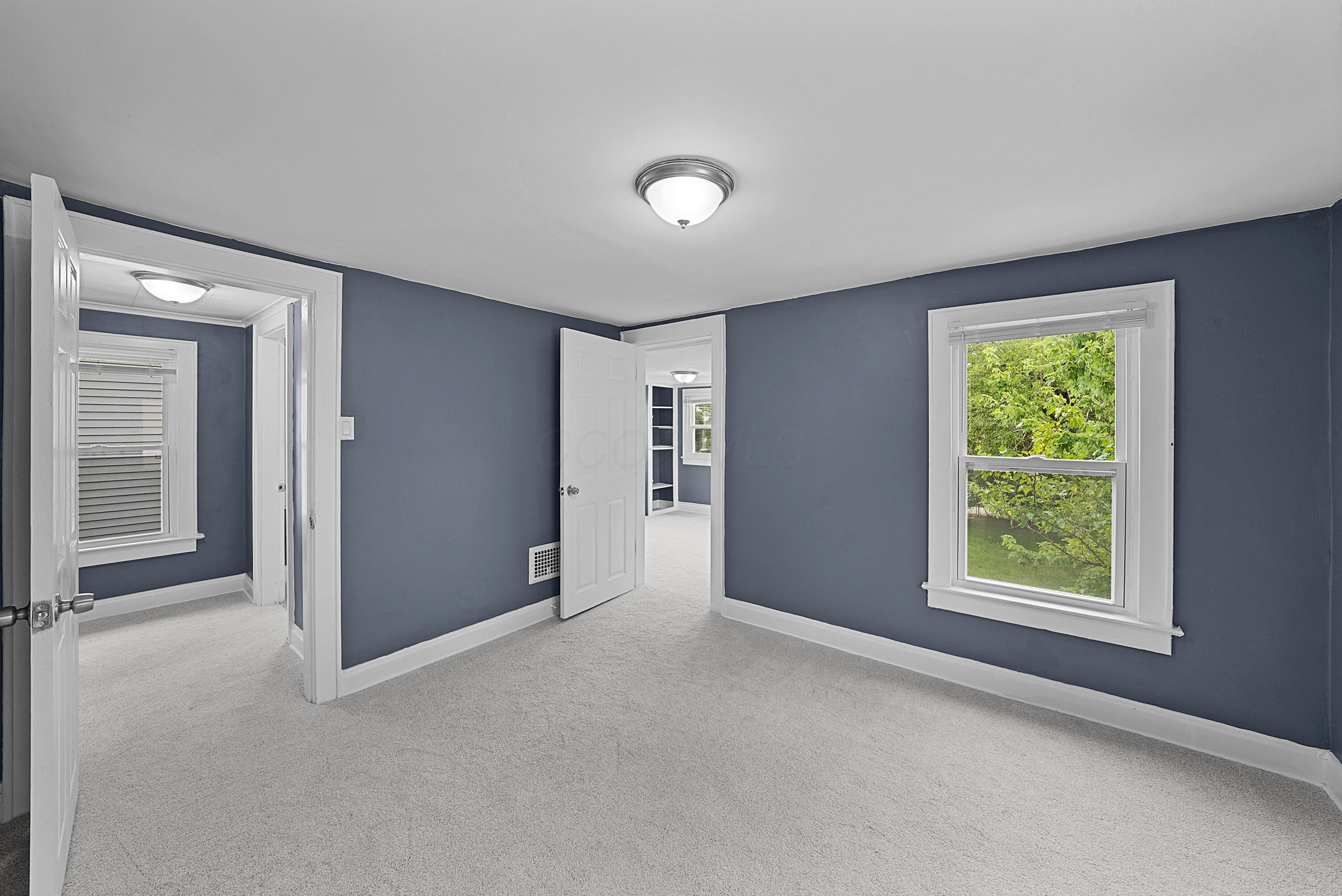 558 S Ogden Avenue Property Photo 26