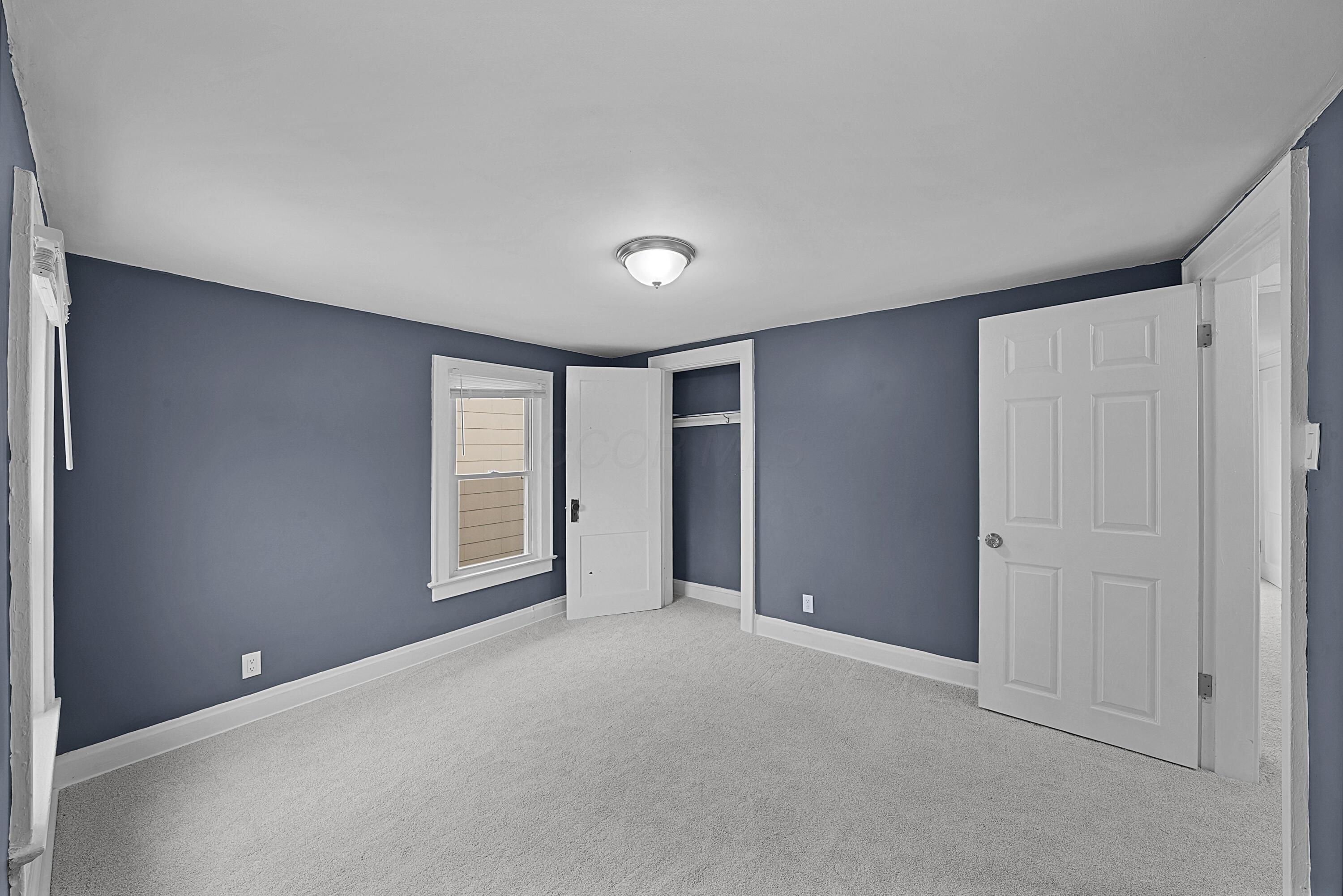 558 S Ogden Avenue Property Photo 27
