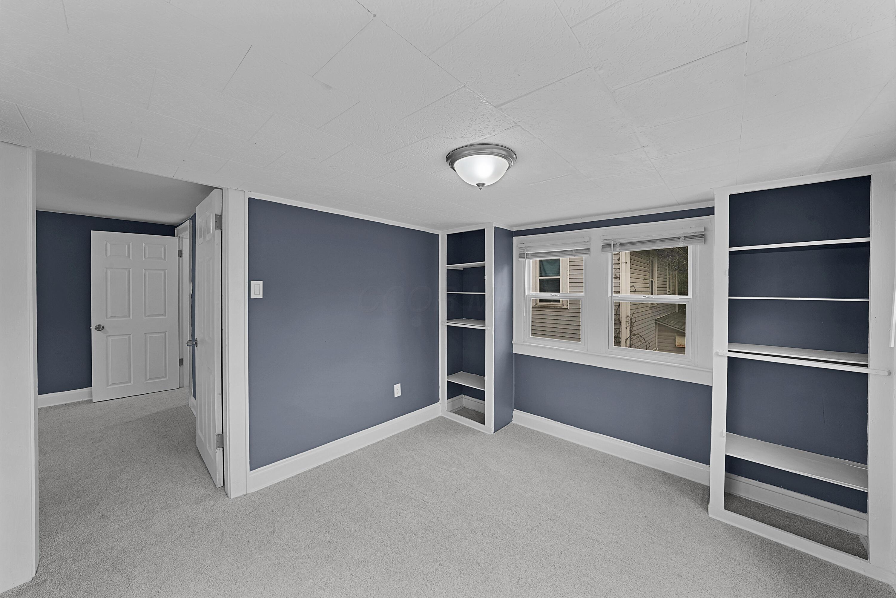 558 S Ogden Avenue Property Photo 30