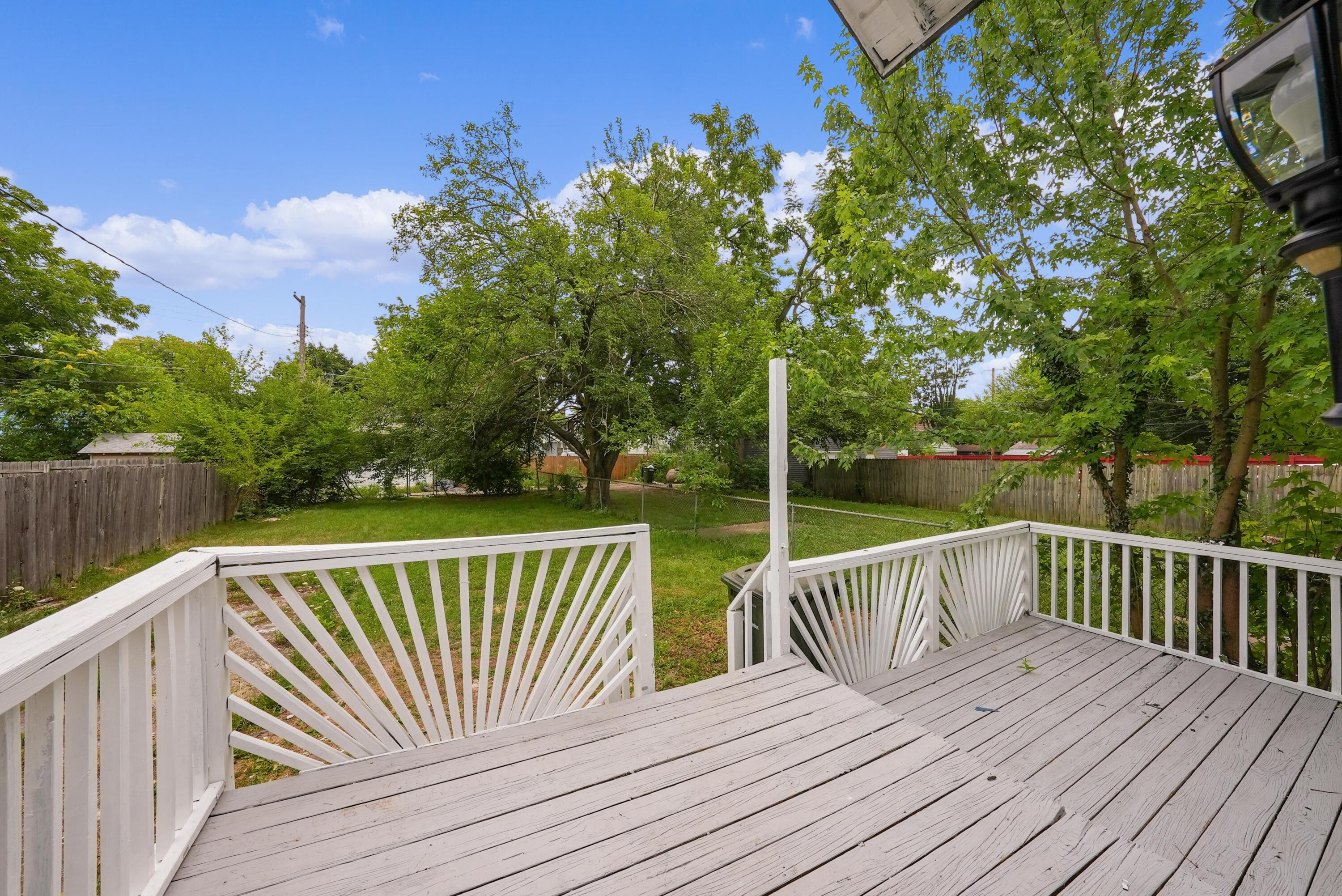 558 S Ogden Avenue Property Photo 31