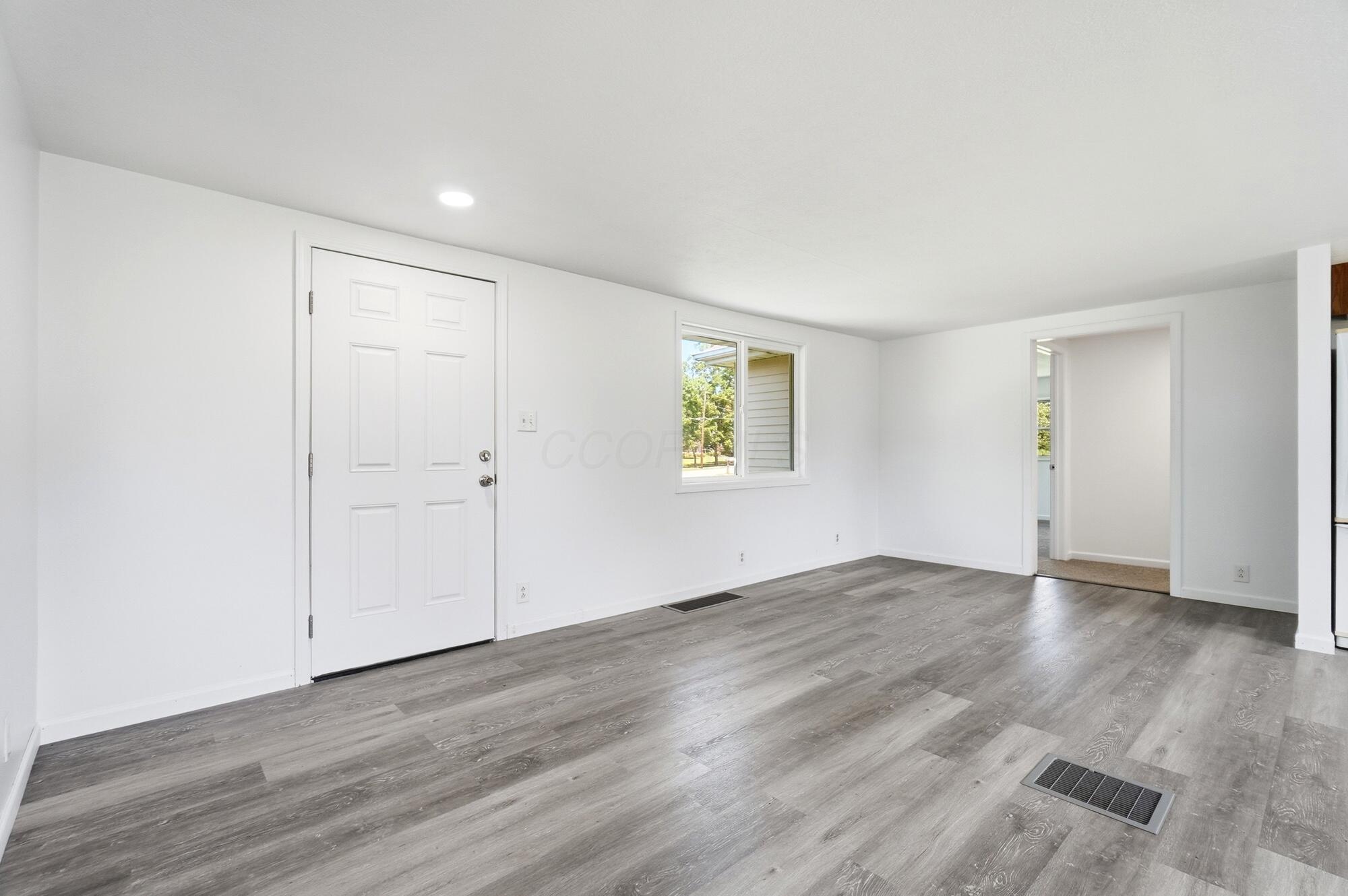 226029446 Property Photo 9