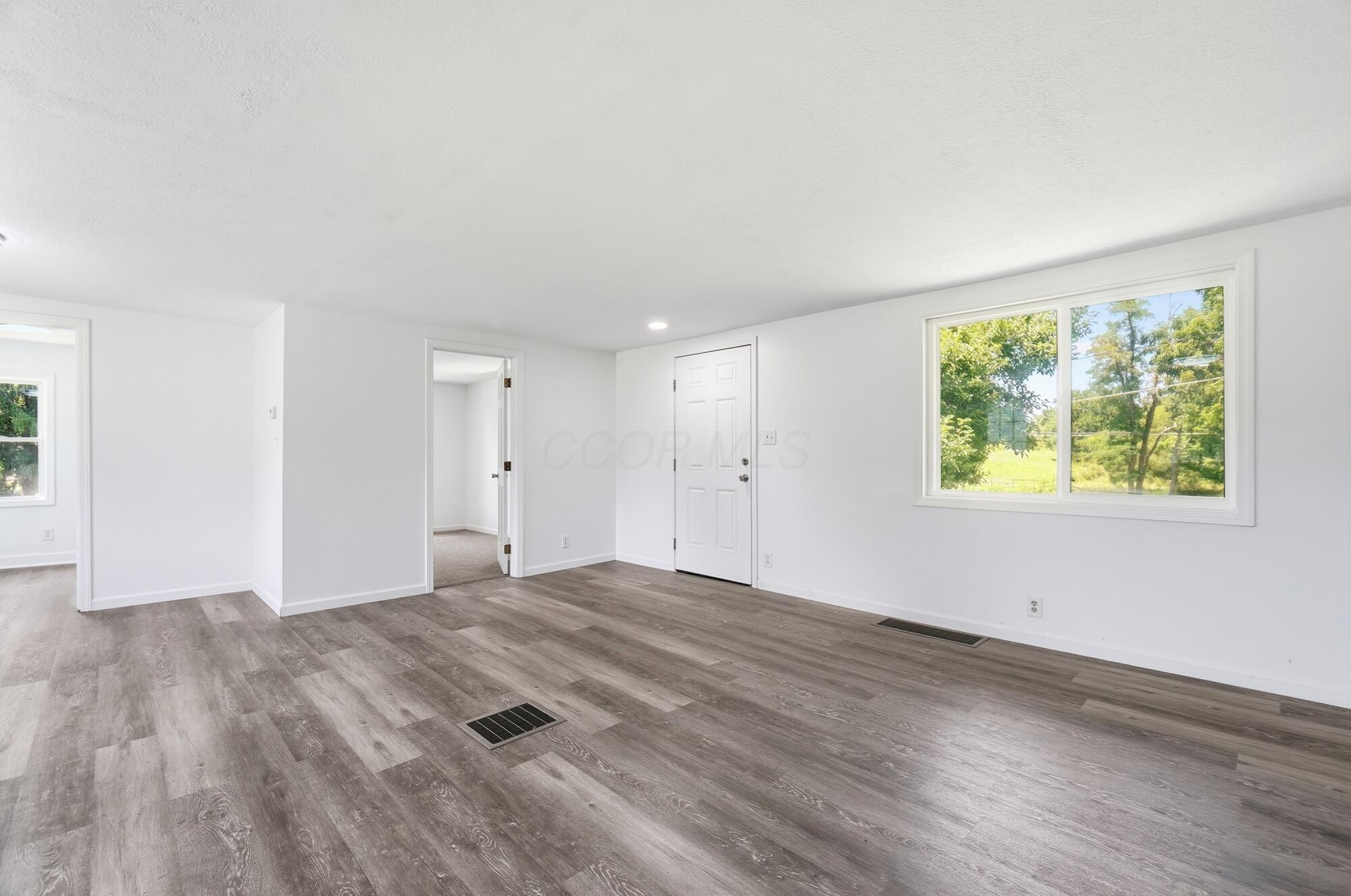 226029446 Property Photo 10