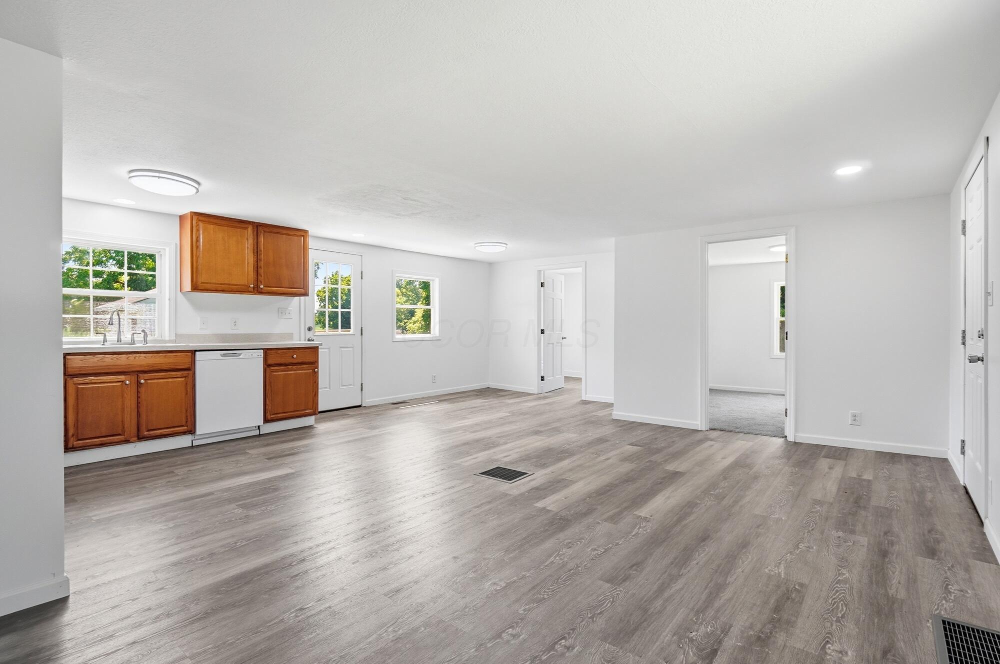 226029446 Property Photo 11