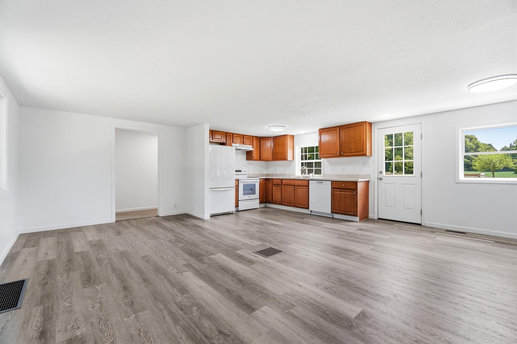 226029446 Property Photo 12